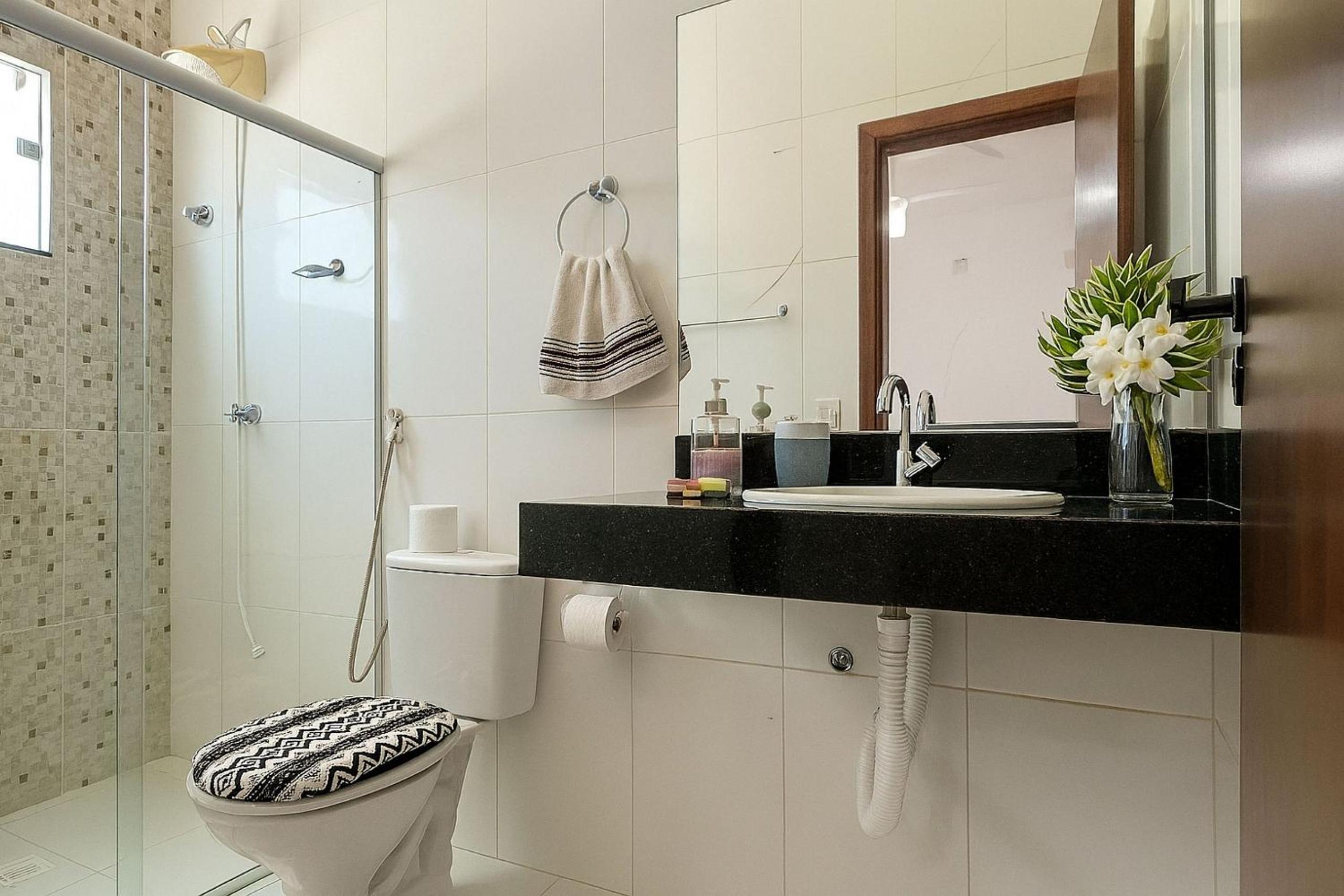 Casa com 2 Quartos, Ar e Wi-Fi – A 600m da Praia de Taperapuã, com Cozinha Equipada, Lavanderia, Sala com TV 50