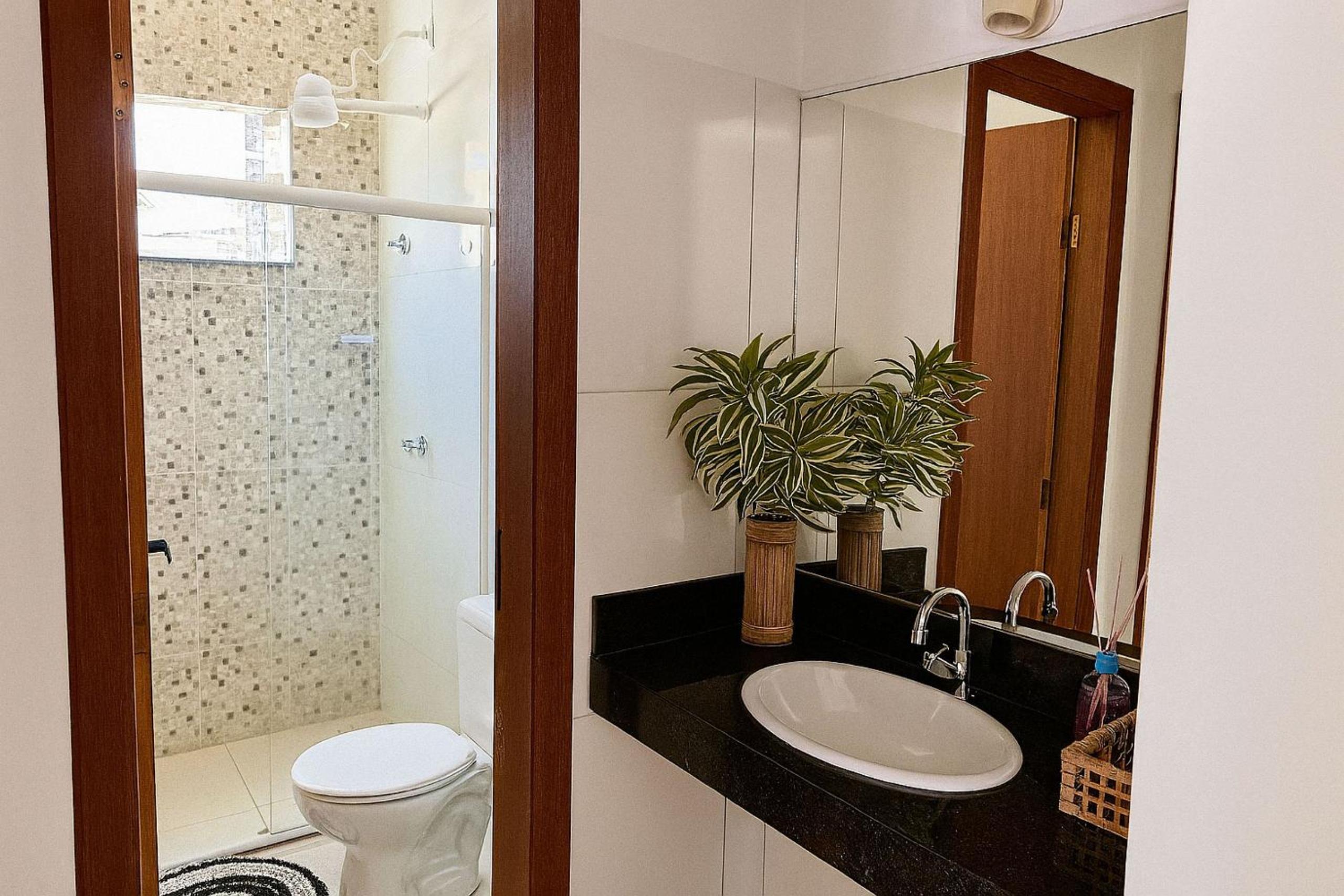 Casa com 2 Quartos, Ar e Wi-Fi – A 600m da Praia de Taperapuã, com Cozinha Equipada, Lavanderia, Sala com TV 50