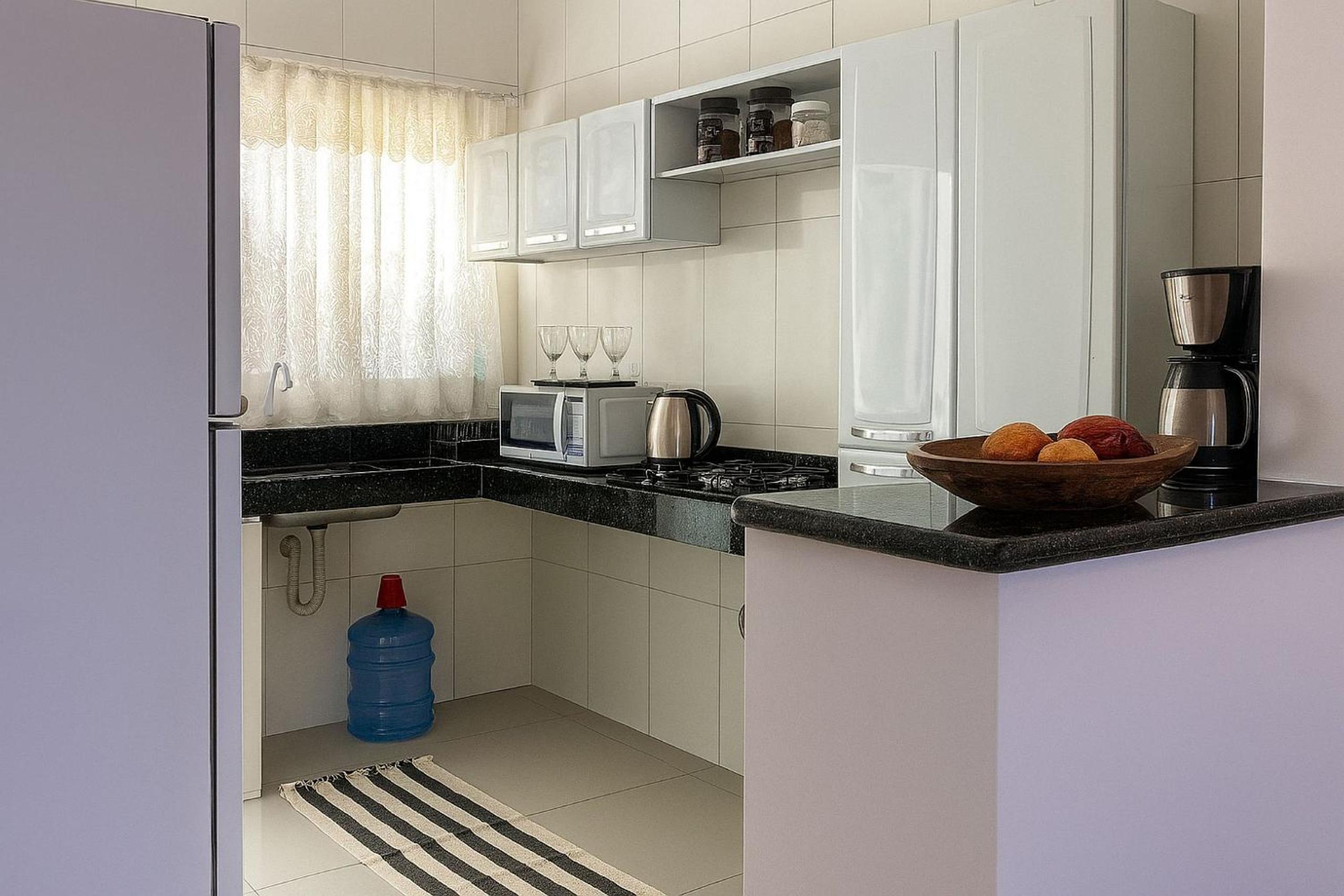 Casa com 2 Quartos, Ar e Wi-Fi – A 600m da Praia de Taperapuã, com Cozinha Equipada, Lavanderia, Sala com TV 50