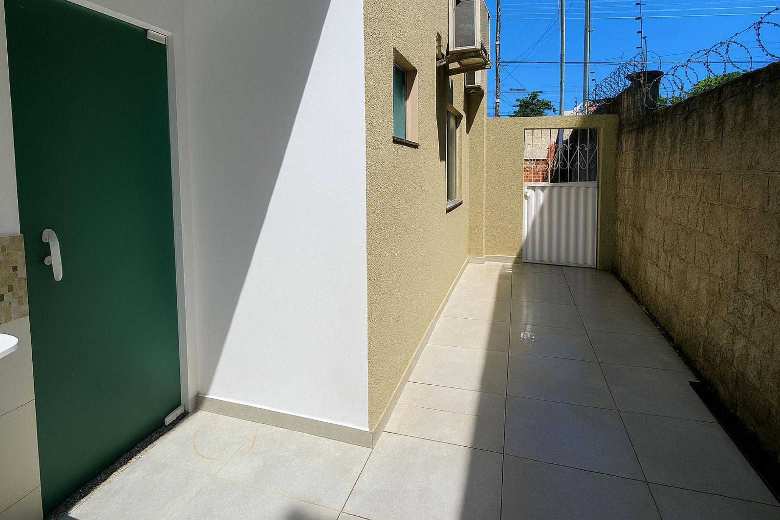 Casa com 2 Quartos, Ar e Wi-Fi – A 600m da Praia de Taperapuã, com Cozinha Equipada, Lavanderia, Sala com TV 50