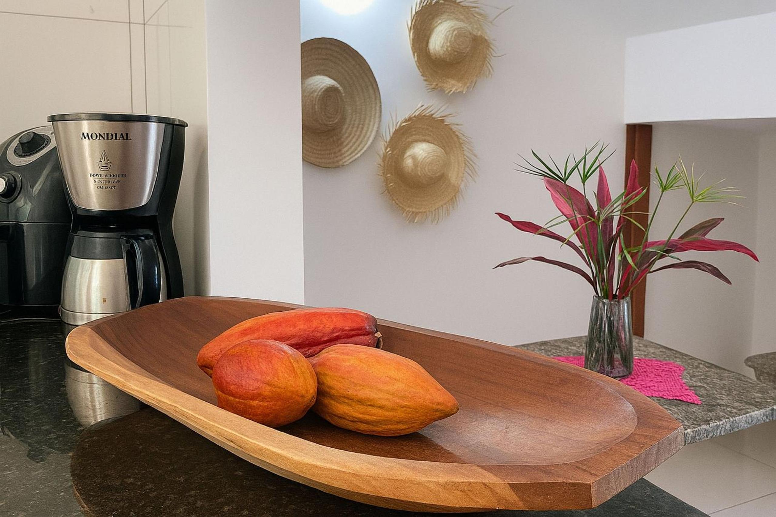 Casa com 2 Quartos, Ar e Wi-Fi – A 600m da Praia de Taperapuã, com Cozinha Equipada, Lavanderia, Sala com TV 50