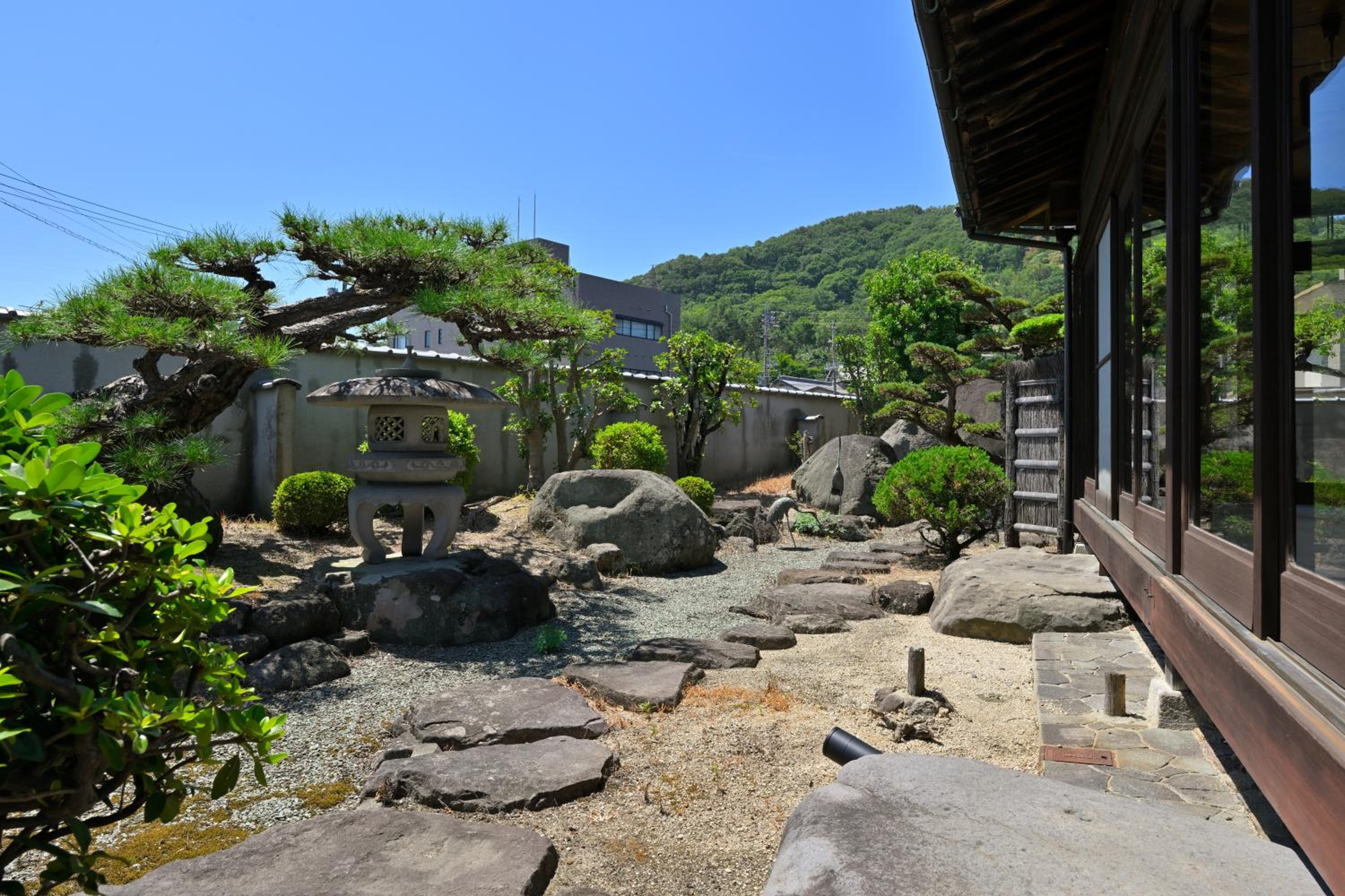 島宿栞