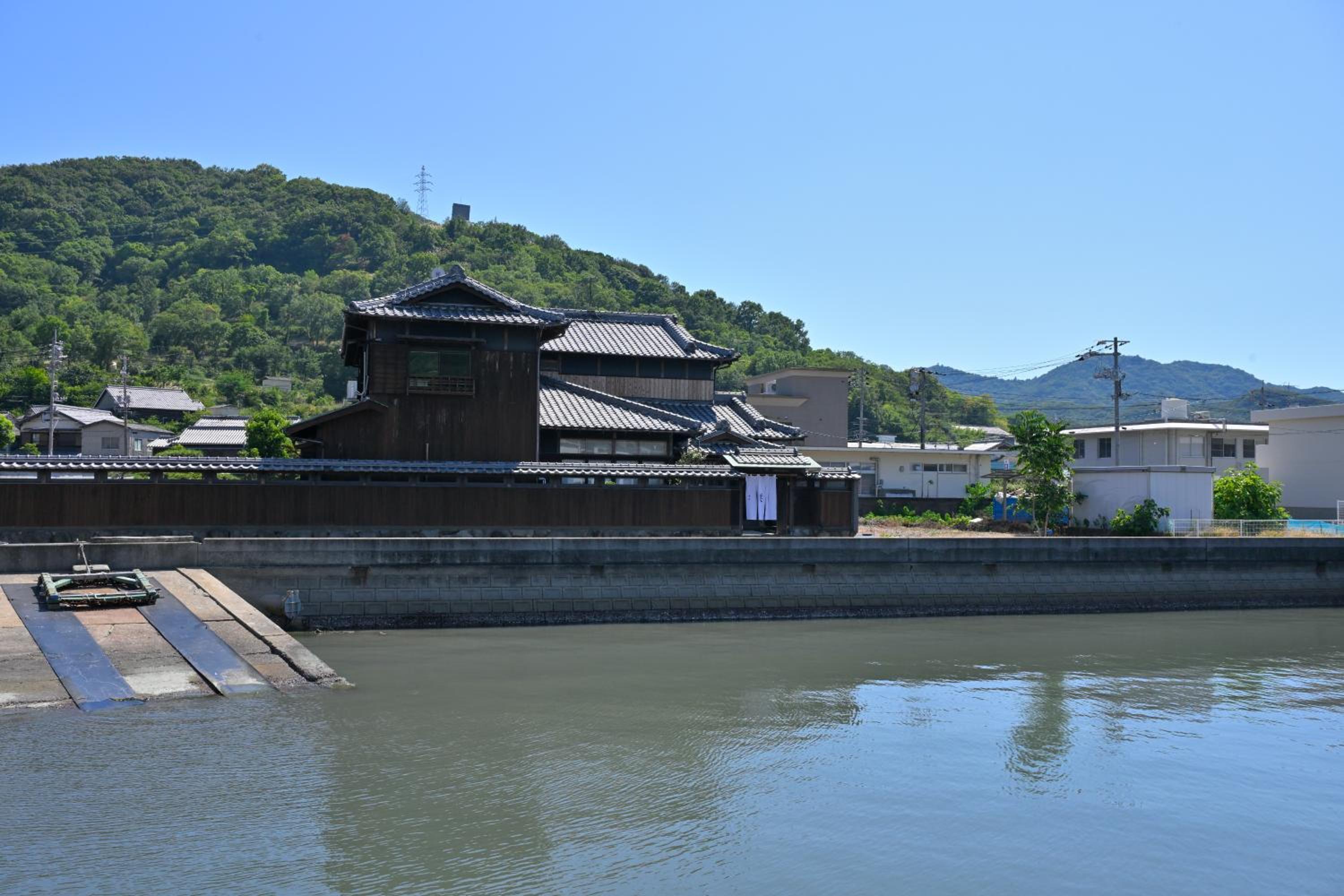 島宿栞