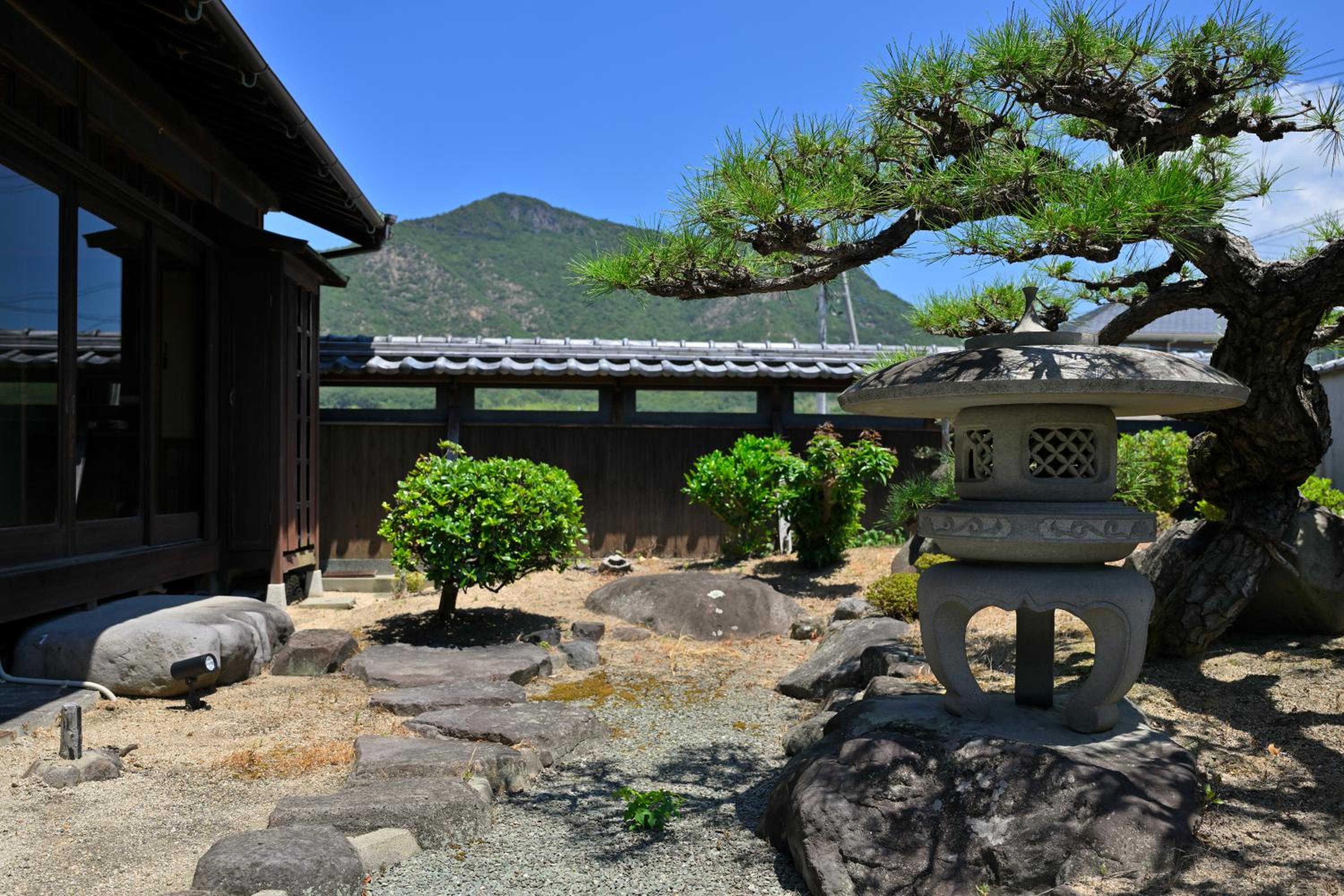 島宿栞