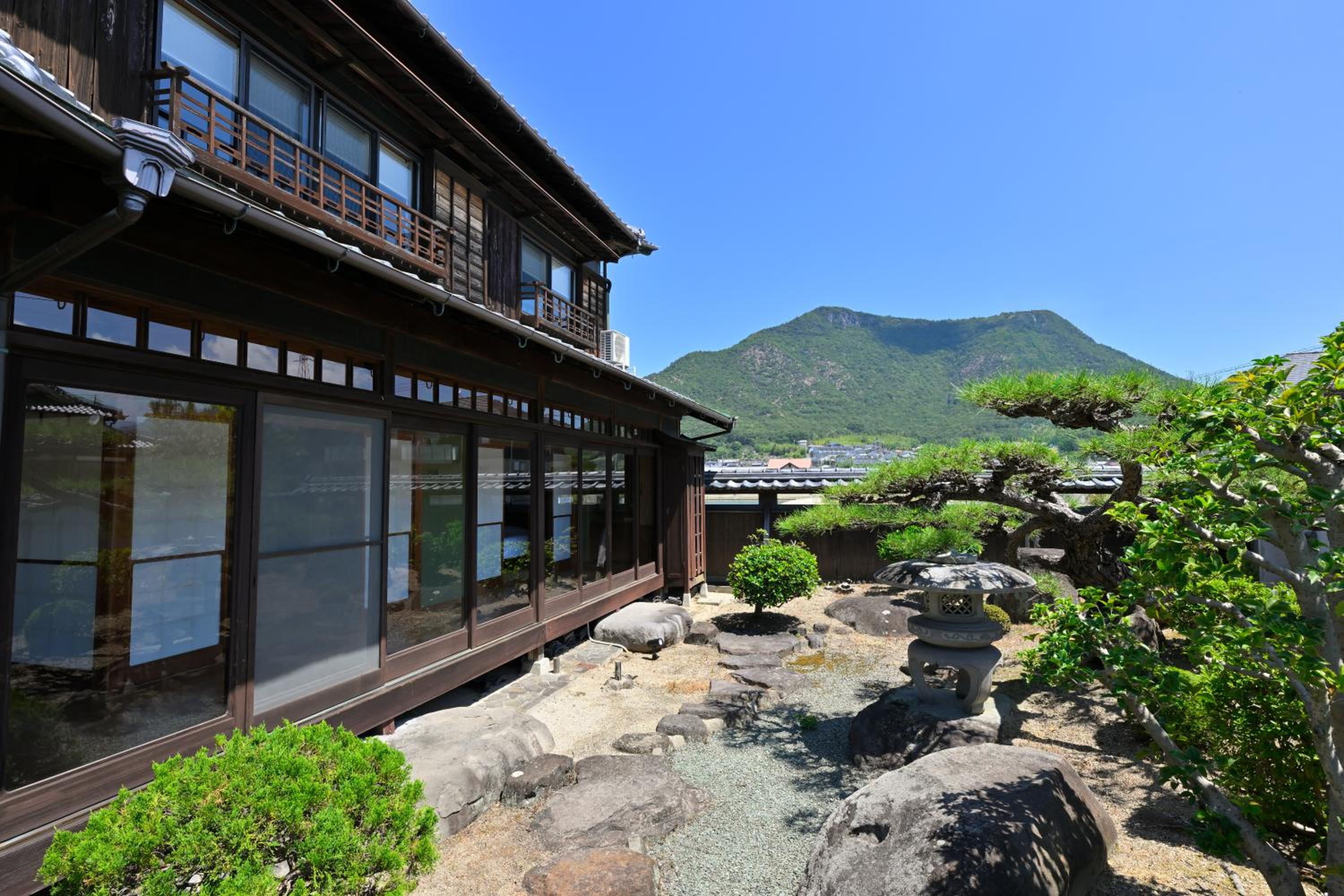 島宿栞