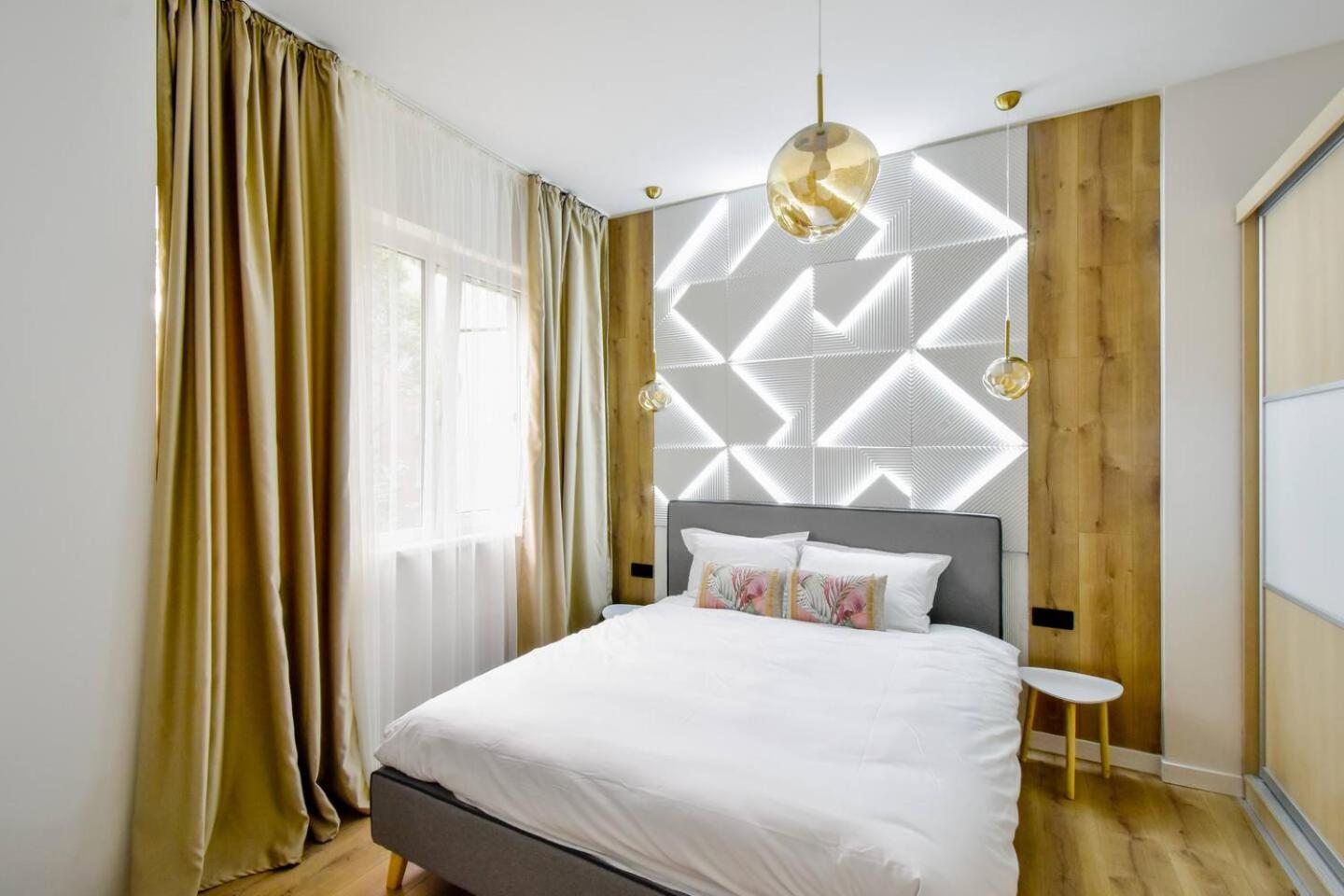 Bright 2-BDR City Apt - Near Metro & Dining