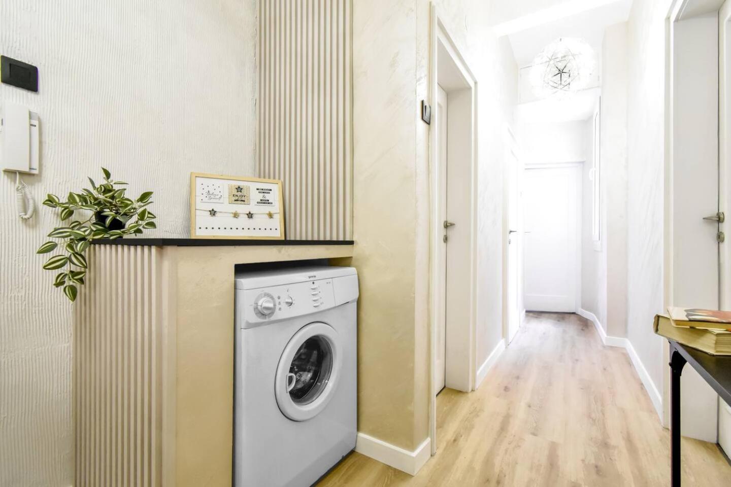 Bright 2-BDR City Apt - Near Metro & Dining