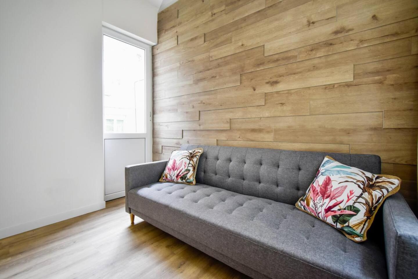 Bright 2-BDR City Apt - Near Metro & Dining