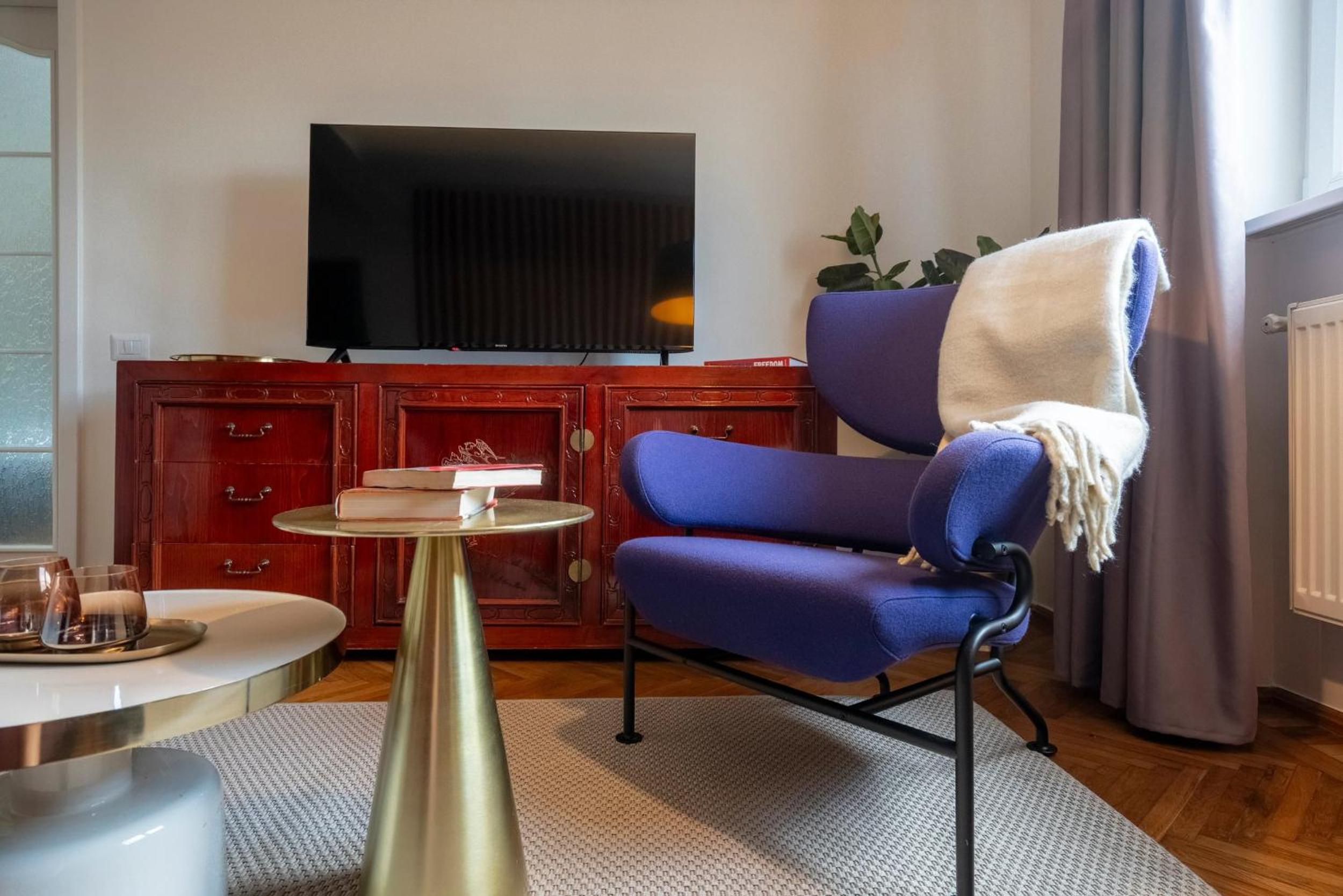 Quirky Top-Floor 1BR Nest in the Historic Center