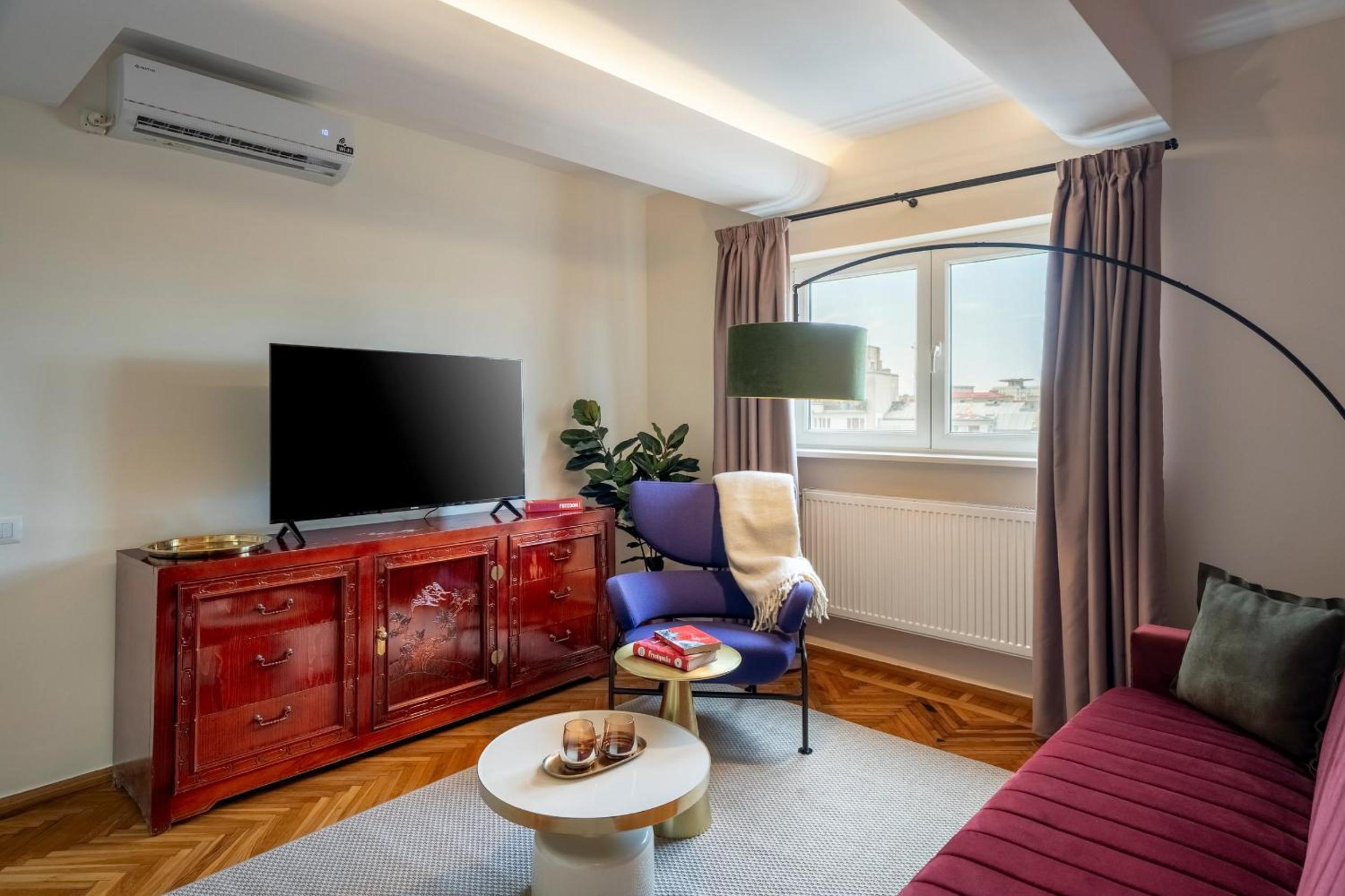 Quirky Top-Floor 1BR Nest in the Historic Center