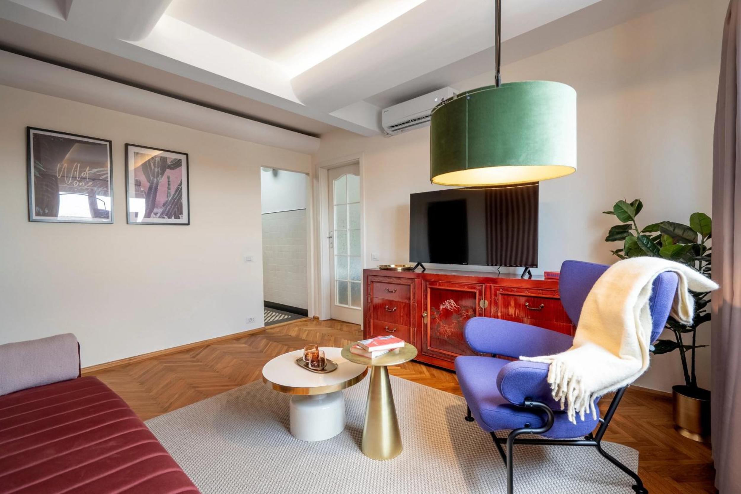 Quirky Top-Floor 1BR Nest in the Historic Center
