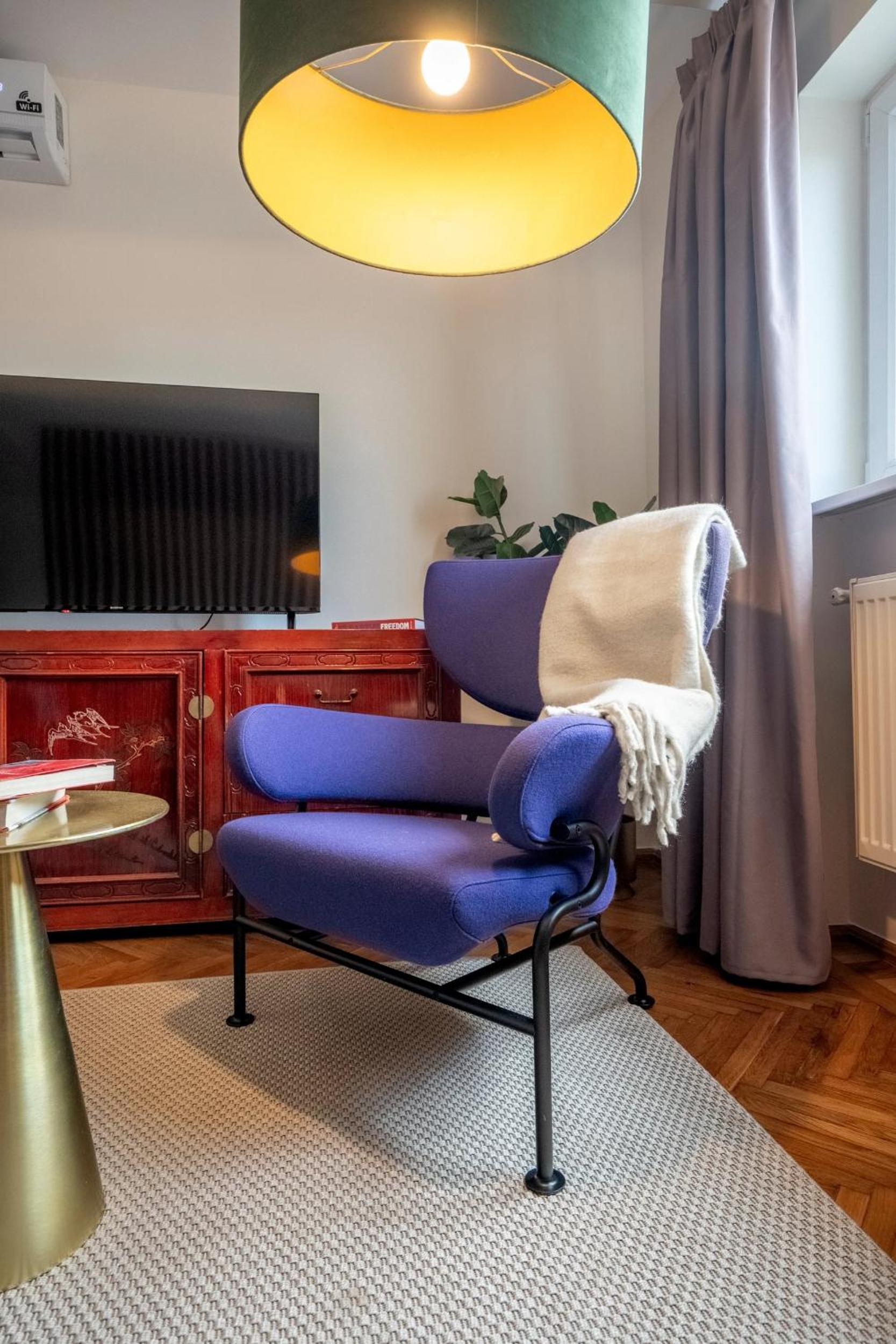 Quirky Top-Floor 1BR Nest in the Historic Center