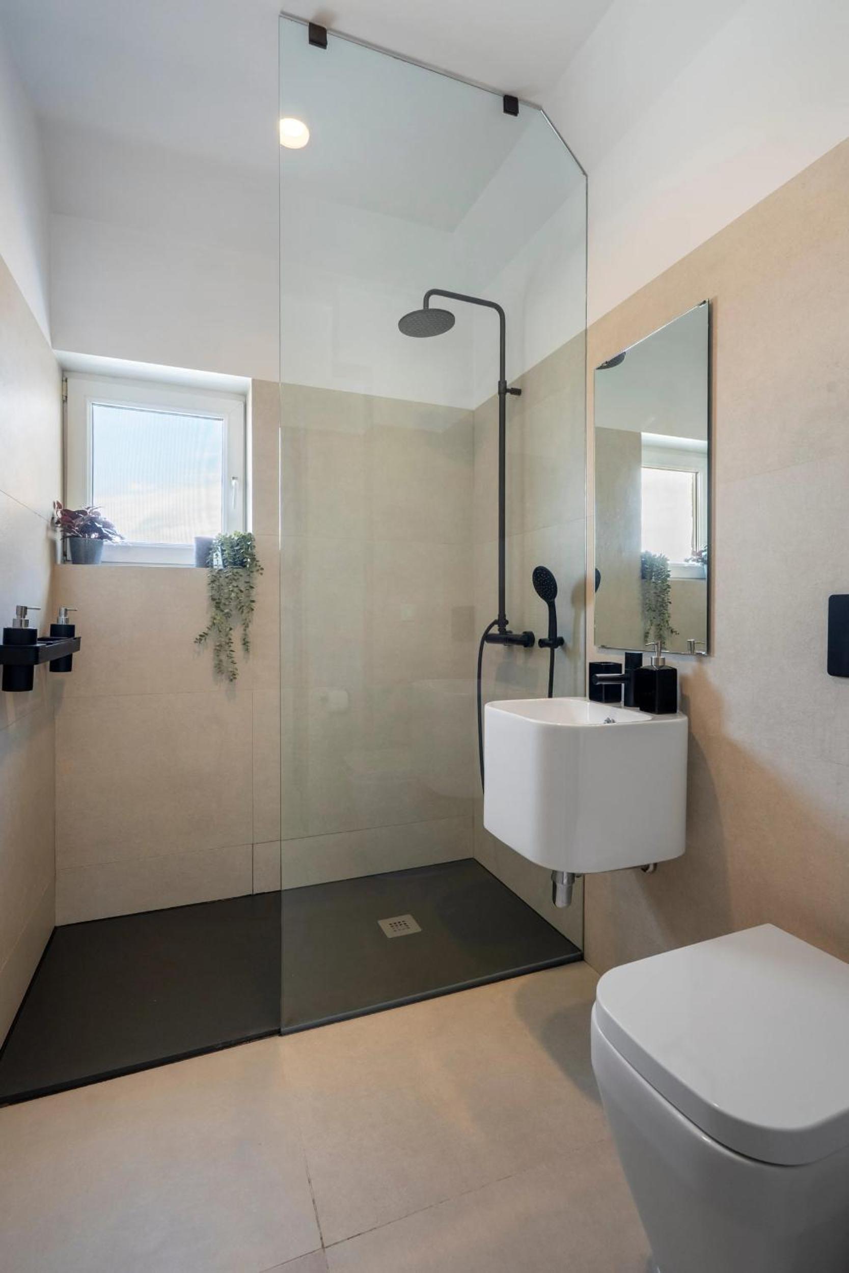 Quirky Top-Floor 1BR Nest in the Historic Center
