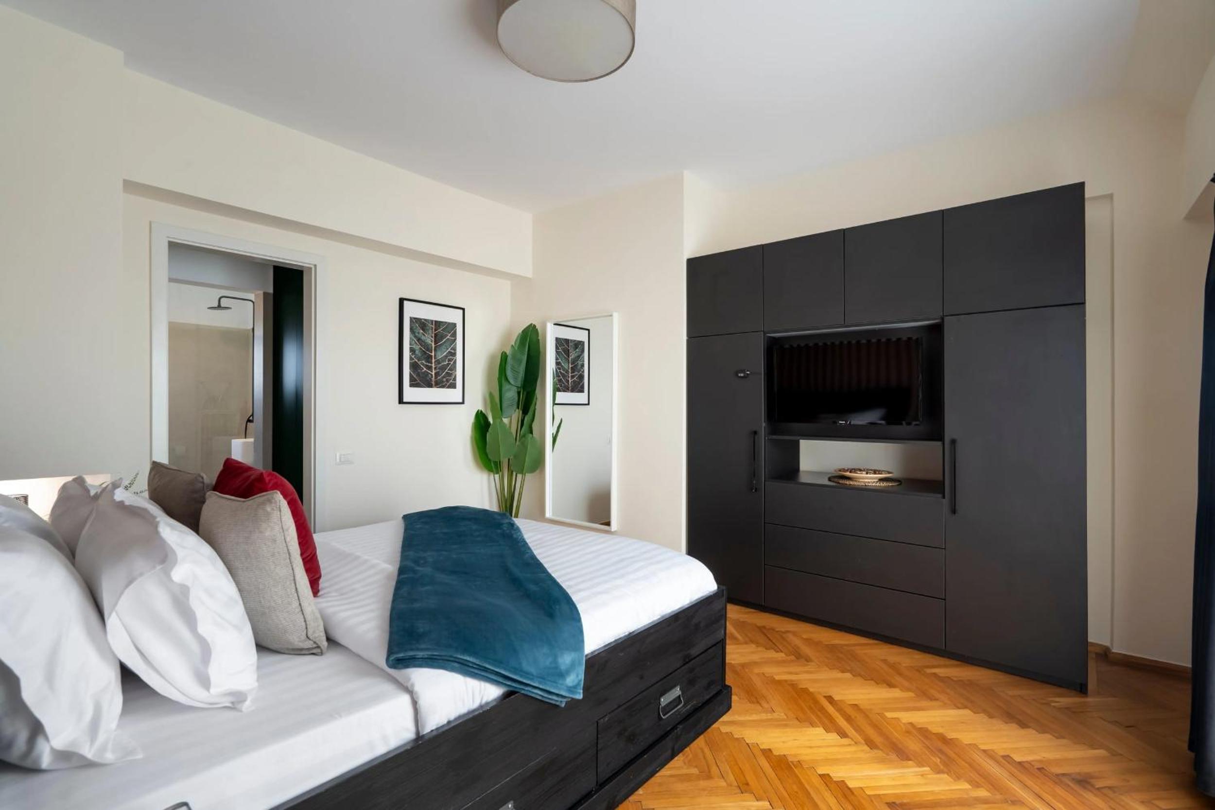Quirky Top-Floor 1BR Nest in the Historic Center