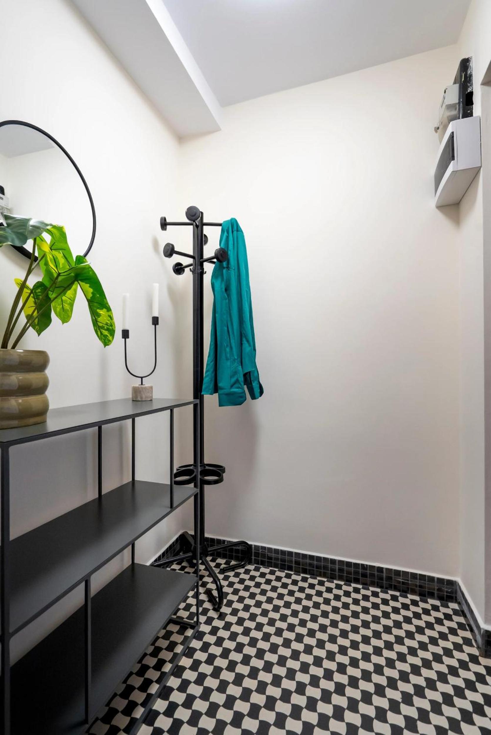 Quirky Top-Floor 1BR Nest in the Historic Center