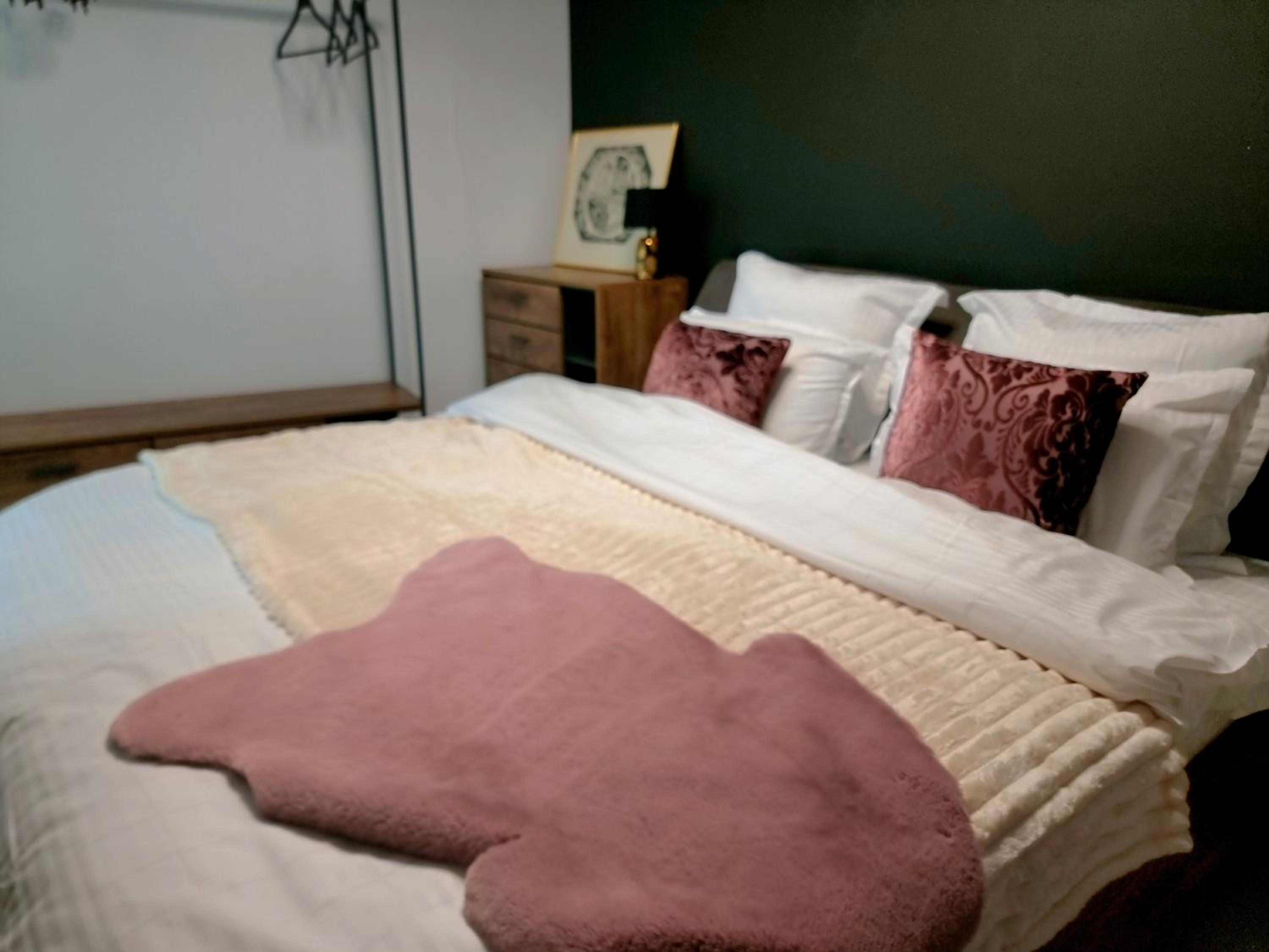 GLAMOUR Style 2 Bedrooms