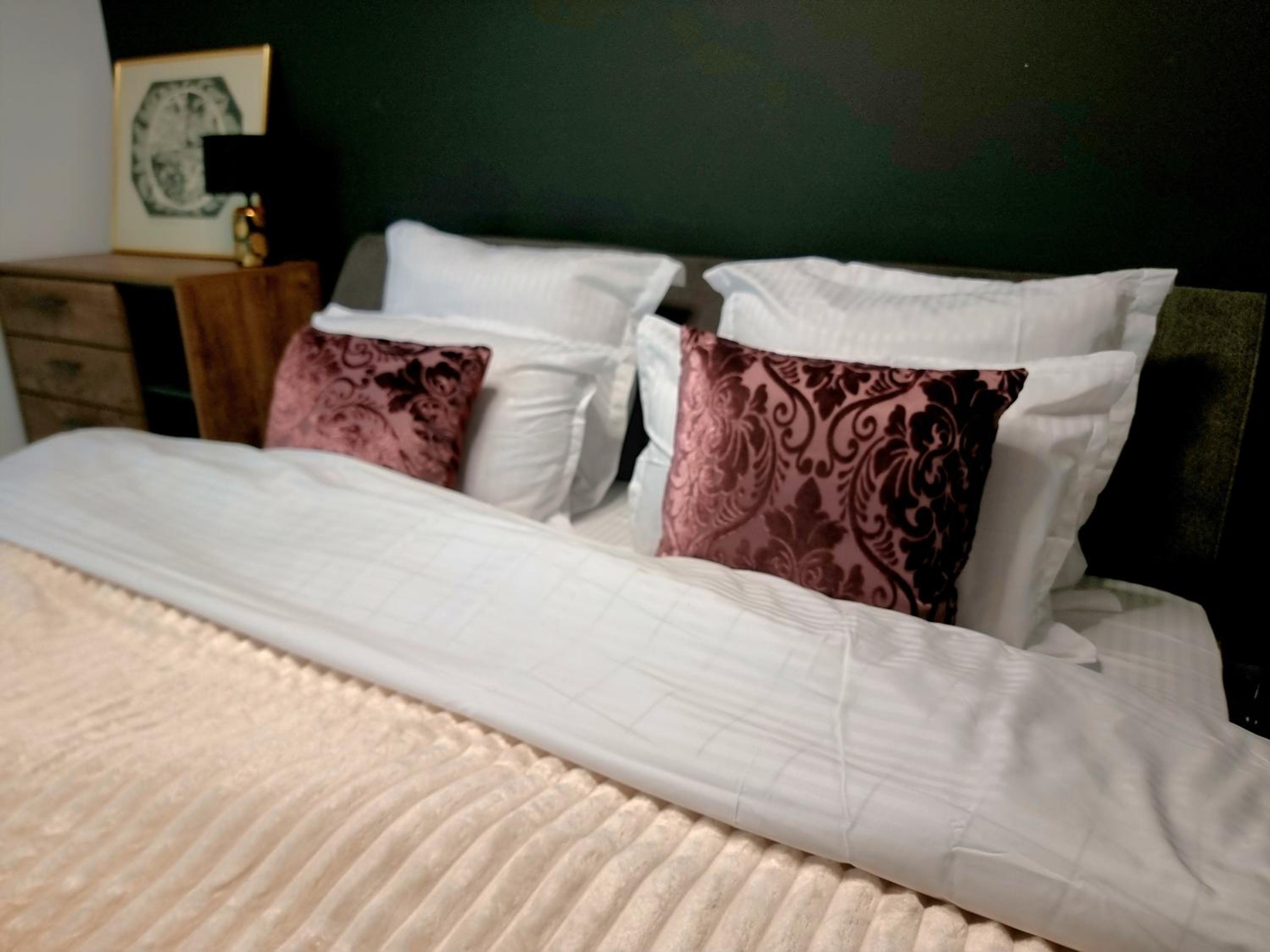 GLAMOUR Style 2 Bedrooms