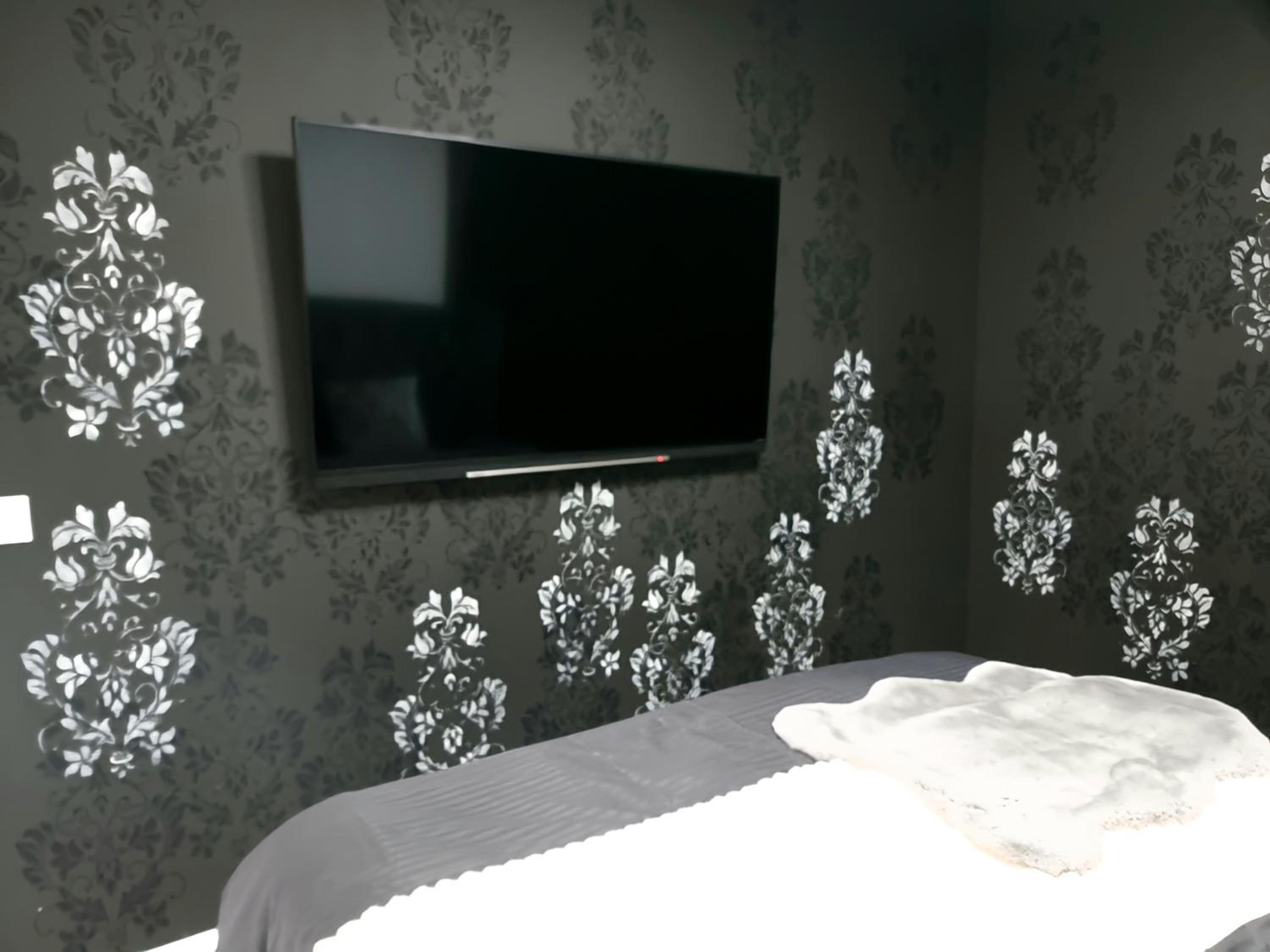 GLAMOUR Style 2 Bedrooms