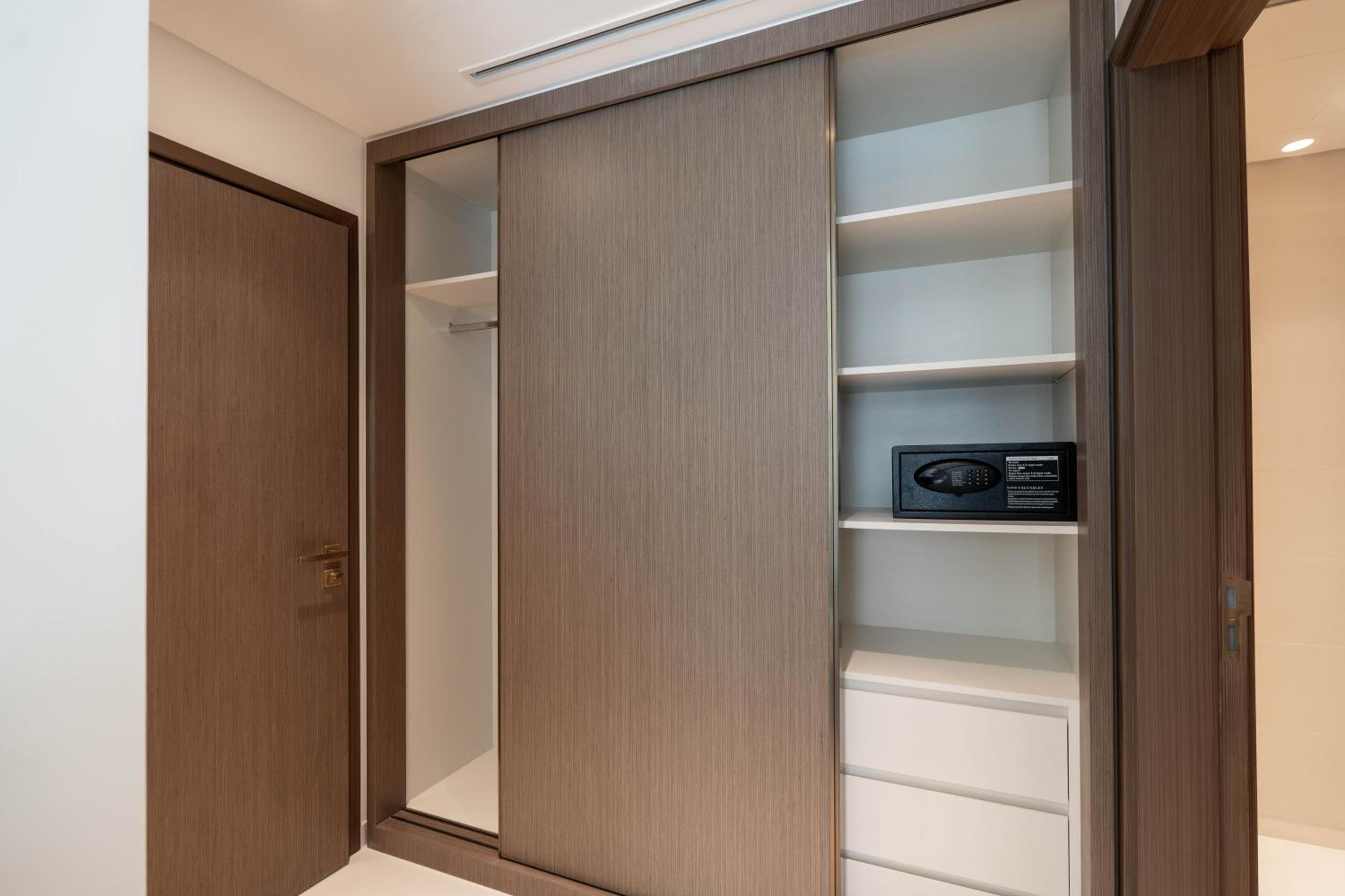 Keyrock - Emaar Beachfront Apartment with Sea & Palm Jumeirah Views