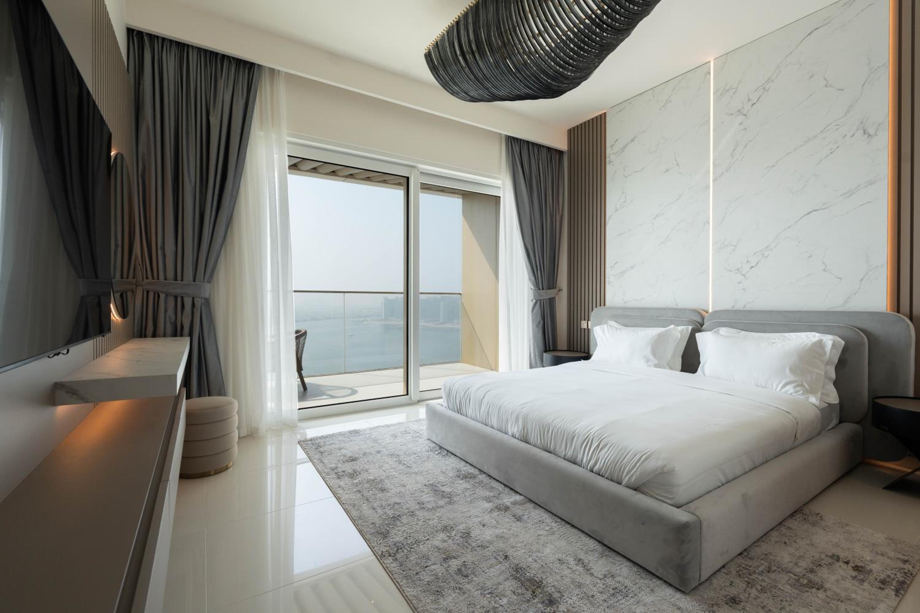 KeyRock - Dreamy Stay with Palm View - Emaar Beach