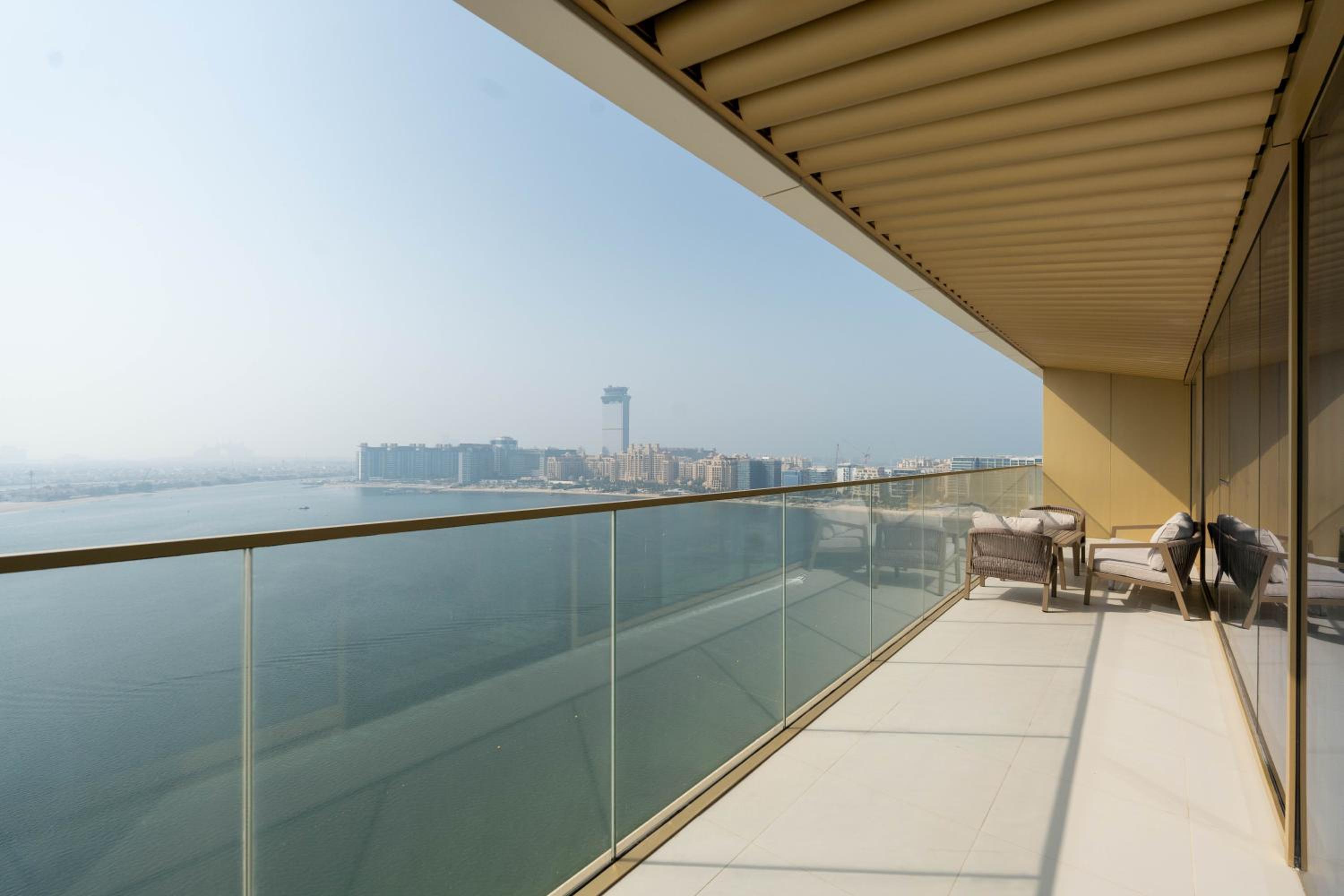 KeyRock - Dreamy Stay with Palm View - Emaar Beach