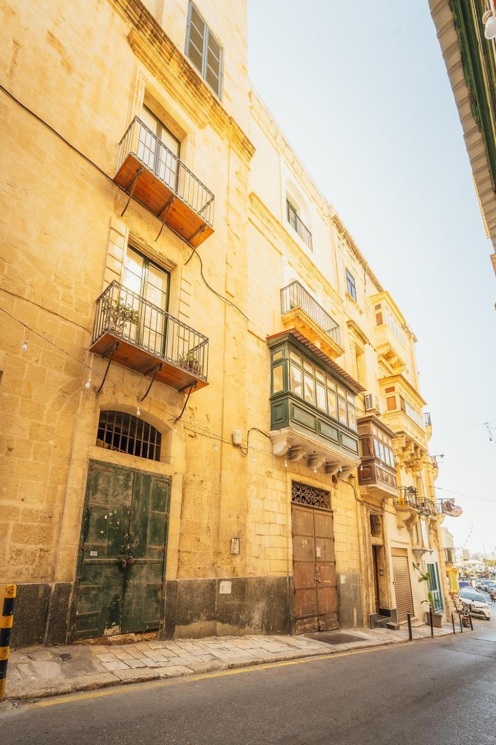 Charming 2-Bedroom in the Heart of La Valletta