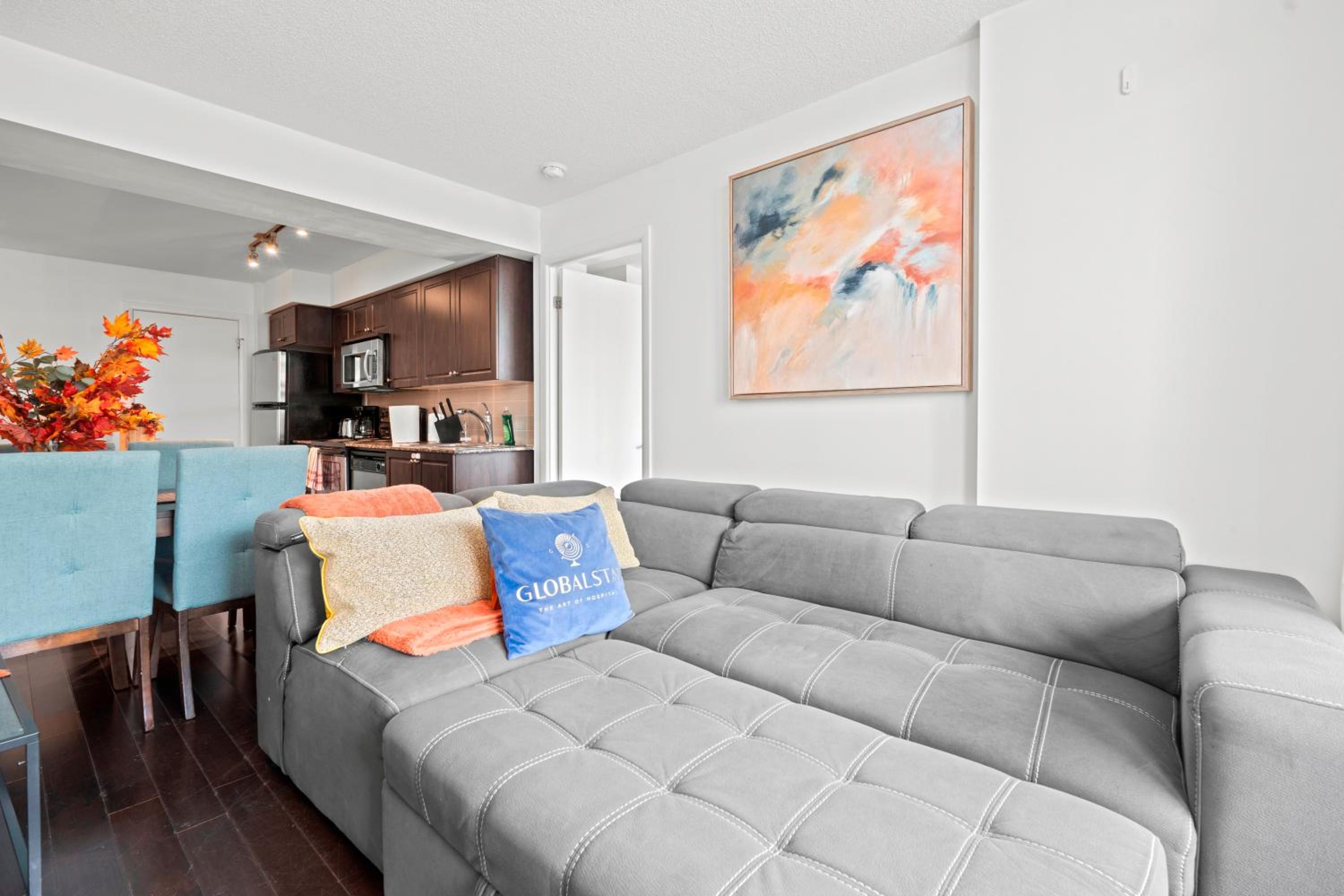 Autumnaly Whisper 2 BR & DEN in the Heart of the City