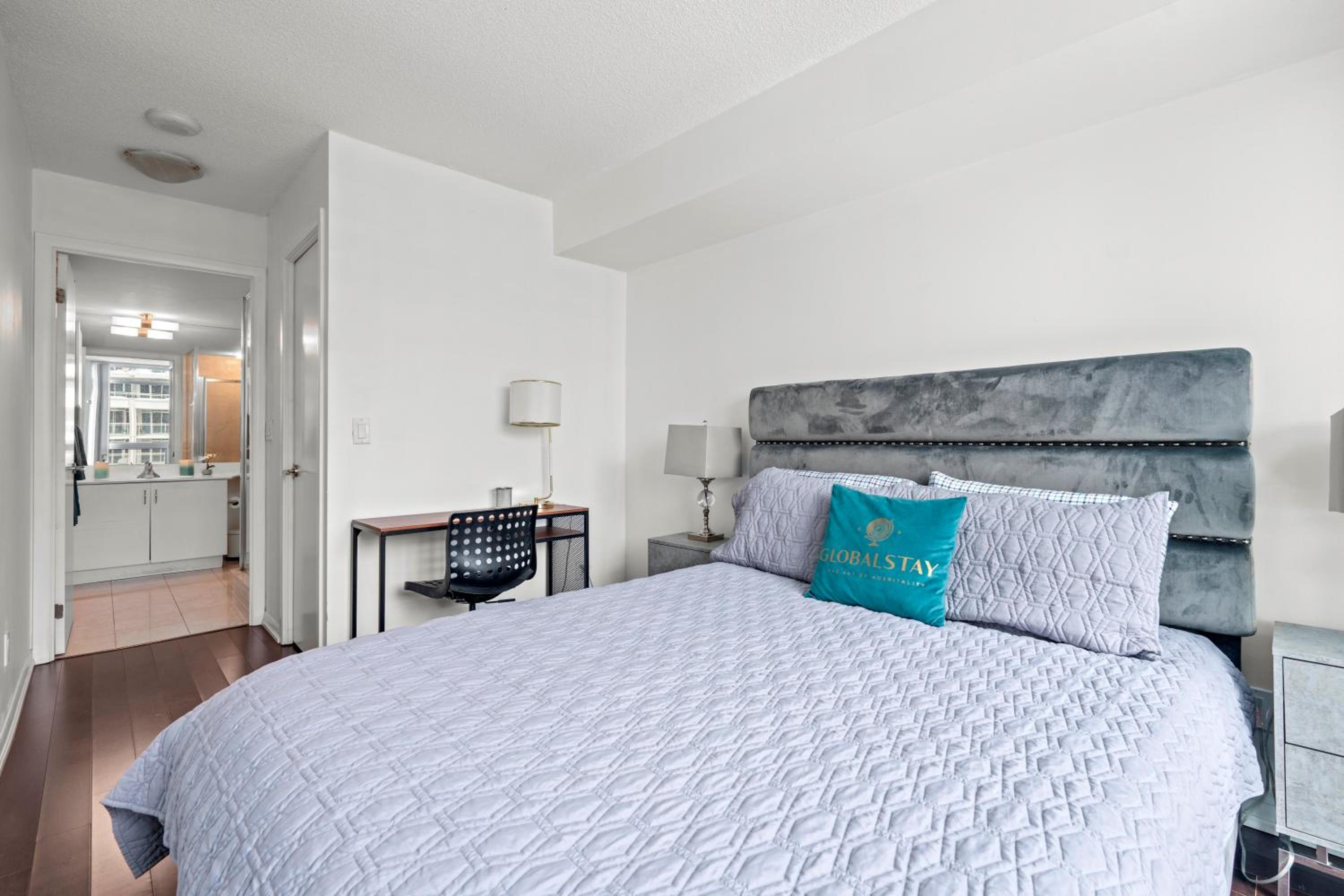 Autumnaly Whisper 2 BR & DEN in the Heart of the City