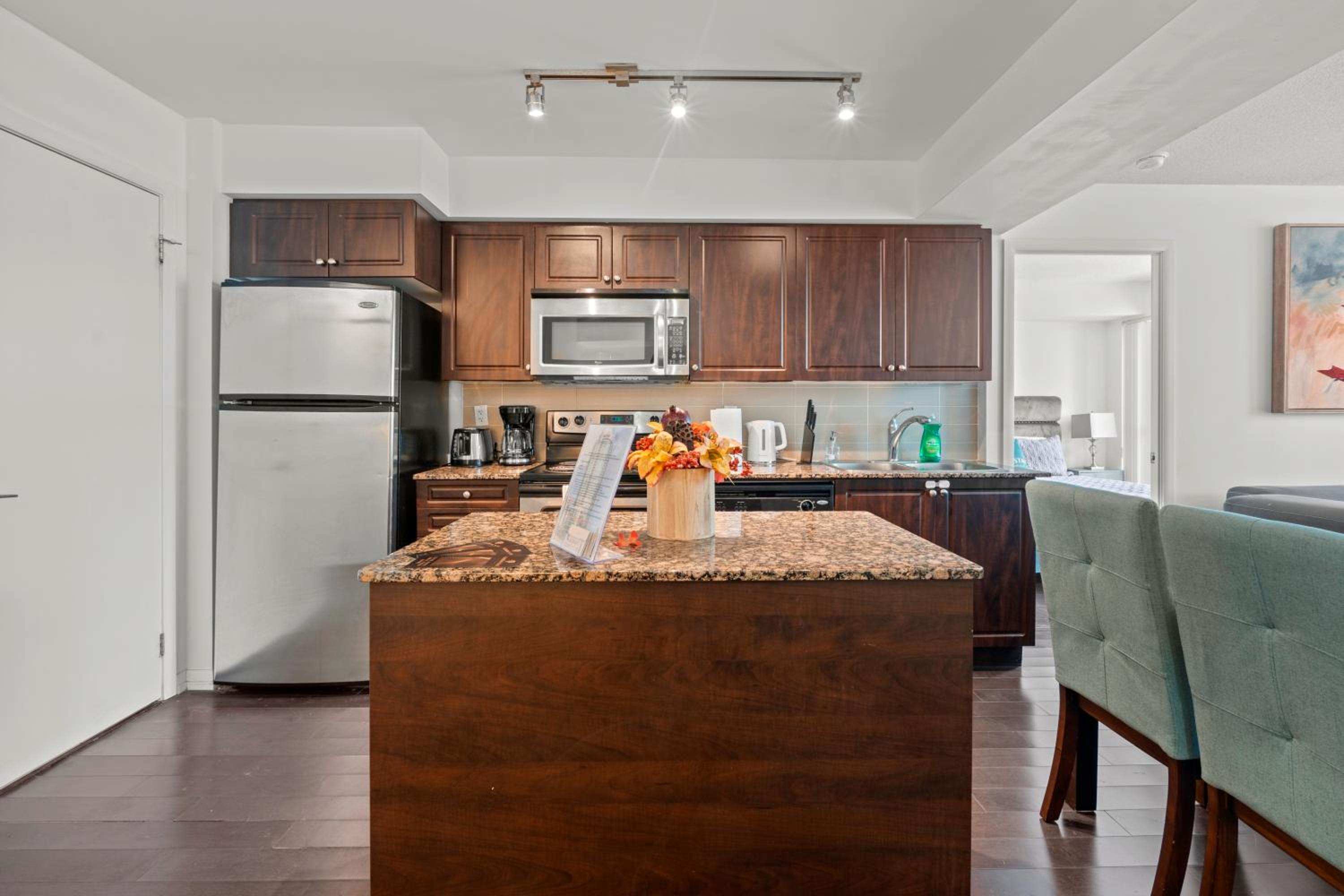 Autumnaly Whisper 2 BR & DEN in the Heart of the City