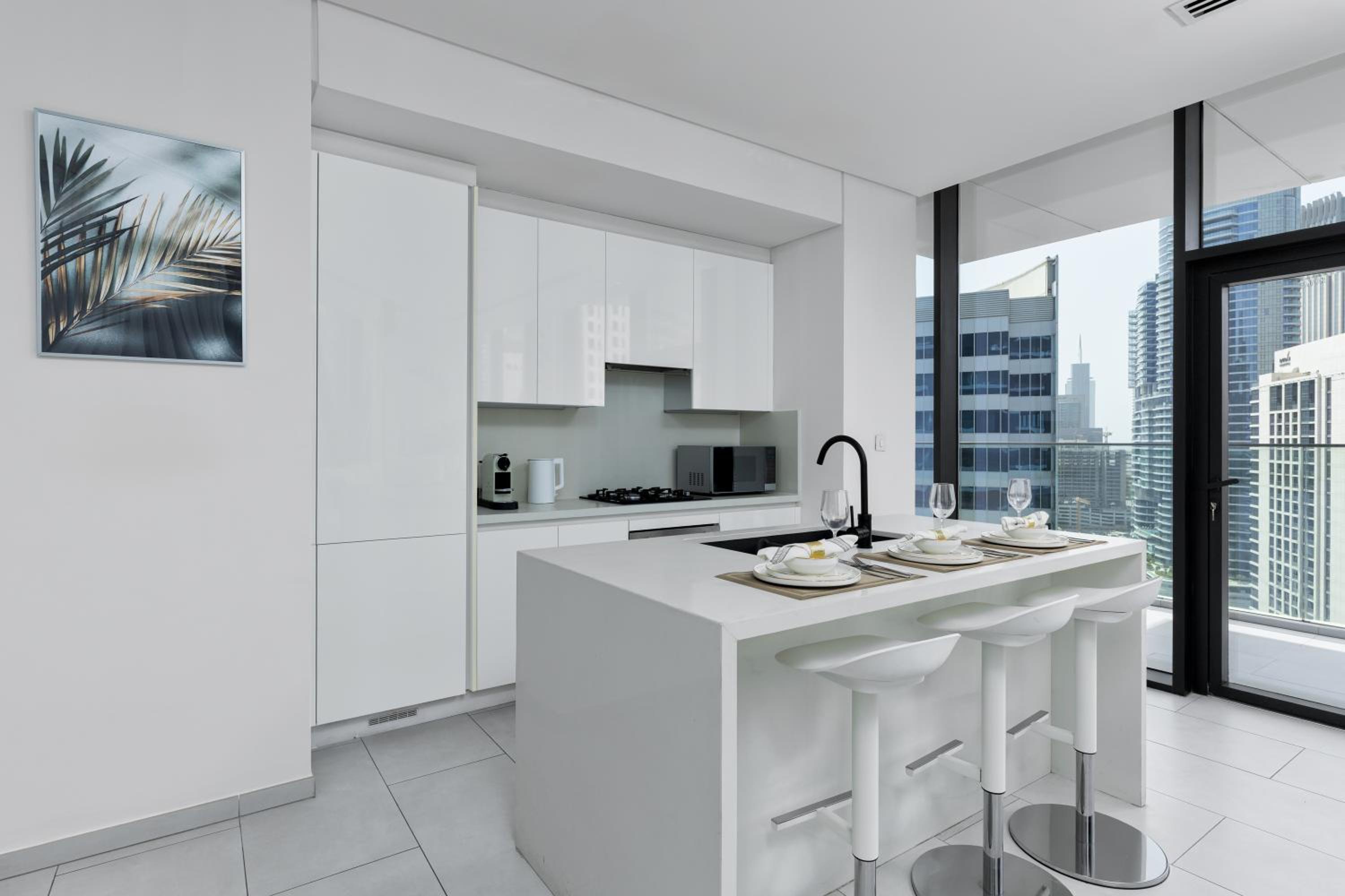 Maison Privee - Sky-High Panoramic Apt with Iconic Burj Khalifa Vws