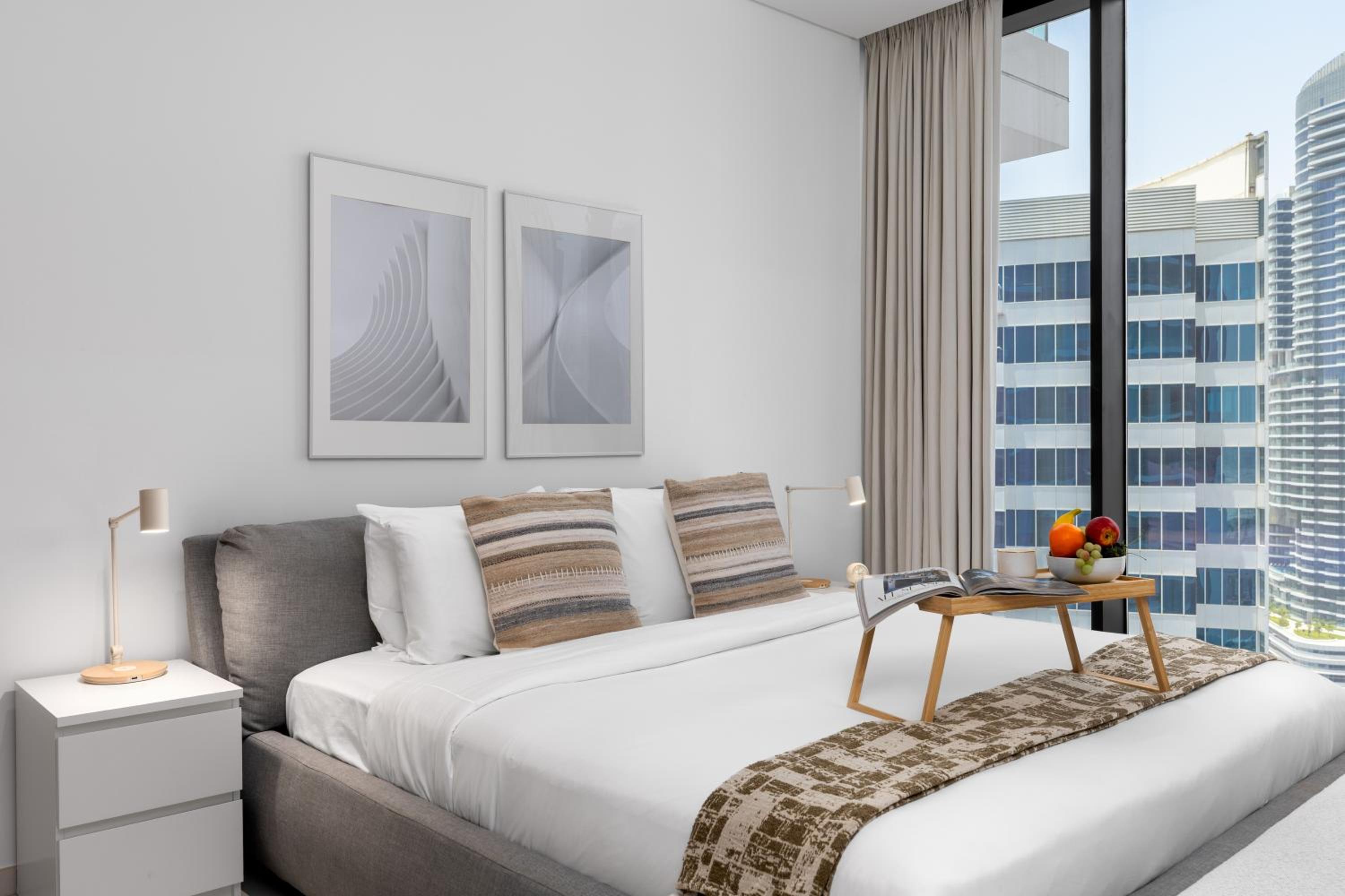 Maison Privee - Sky-High Panoramic Apt with Iconic Burj Khalifa Vws