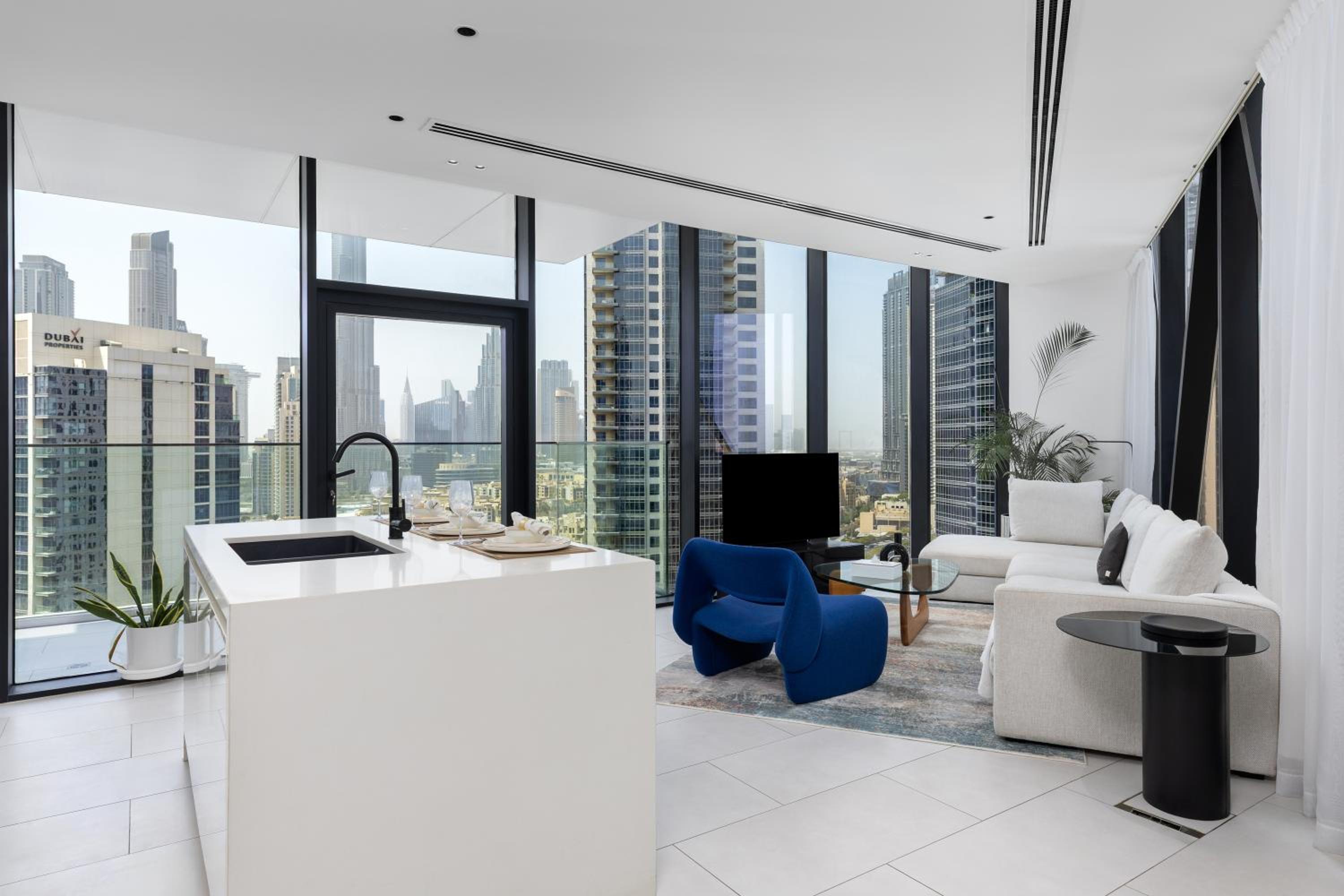 Maison Privee - Sky-High Panoramic Apt with Iconic Burj Khalifa Vws