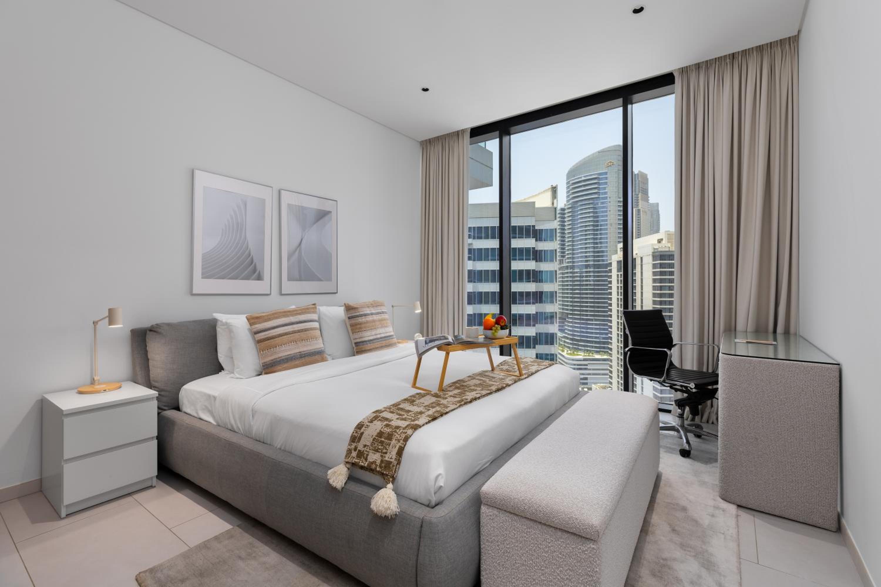 Maison Privee - Sky-High Panoramic Apt with Iconic Burj Khalifa Vws