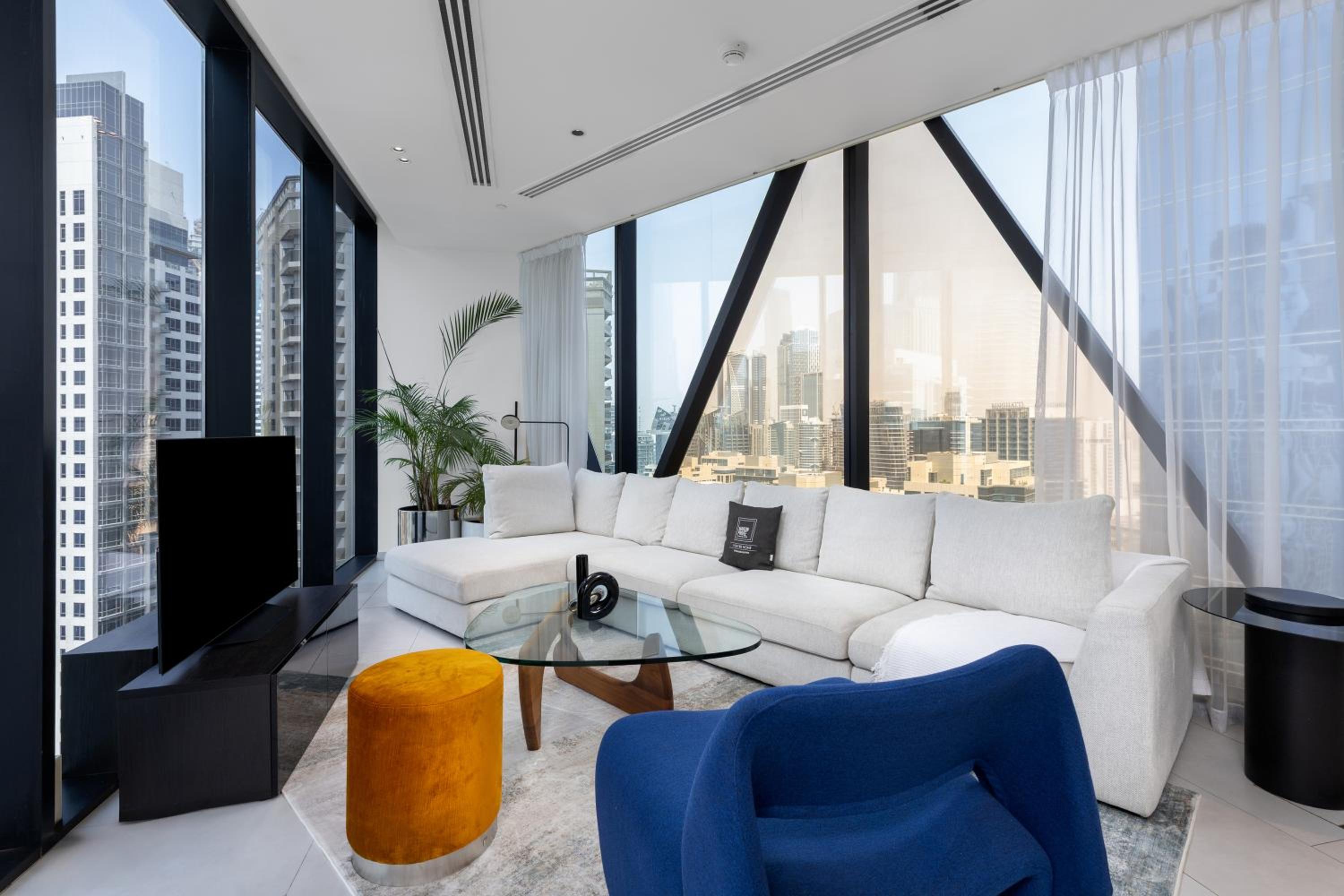 Maison Privee - Sky-High Panoramic Apt with Iconic Burj Khalifa Vws