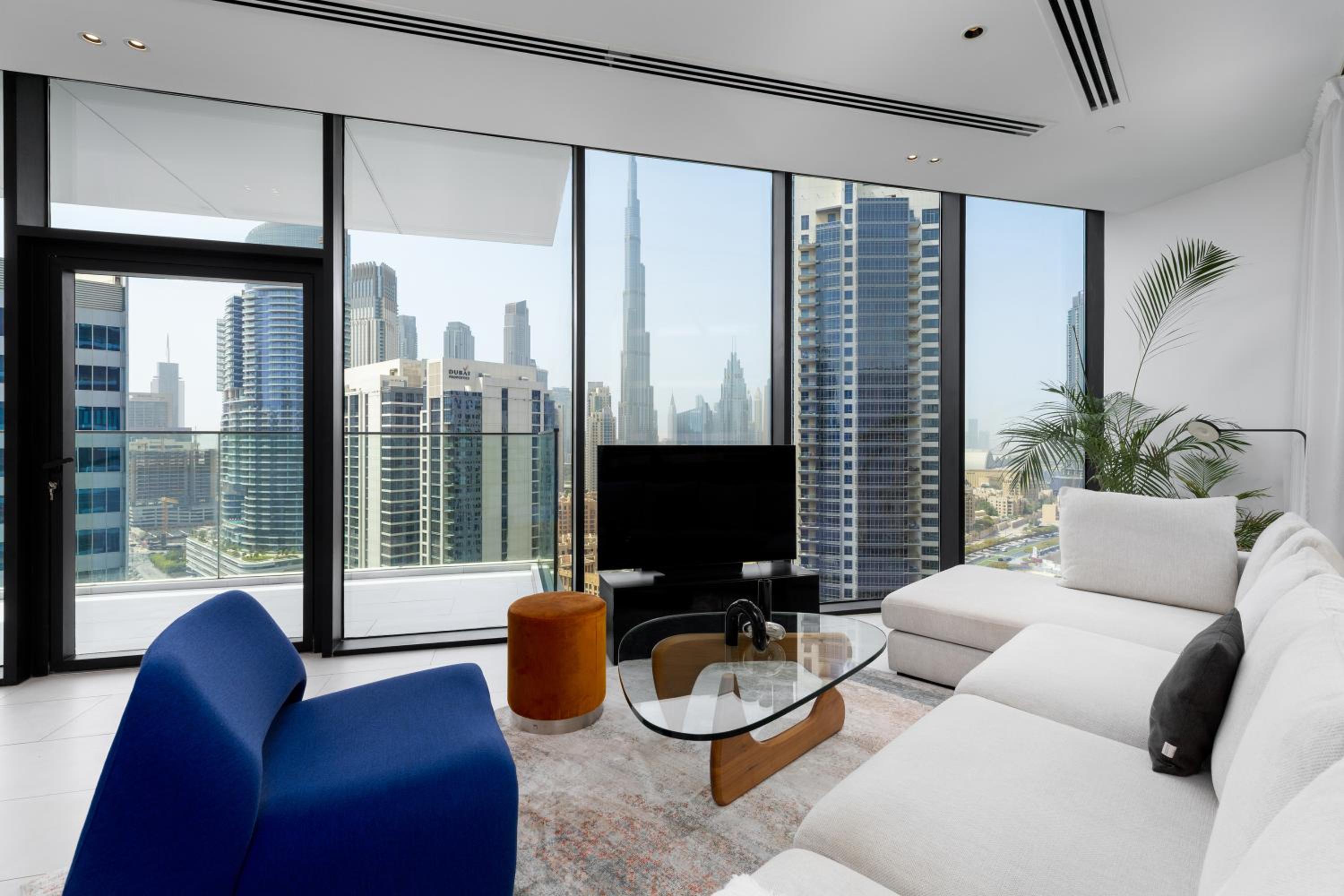 Maison Privee - Sky-High Panoramic Apt with Iconic Burj Khalifa Vws