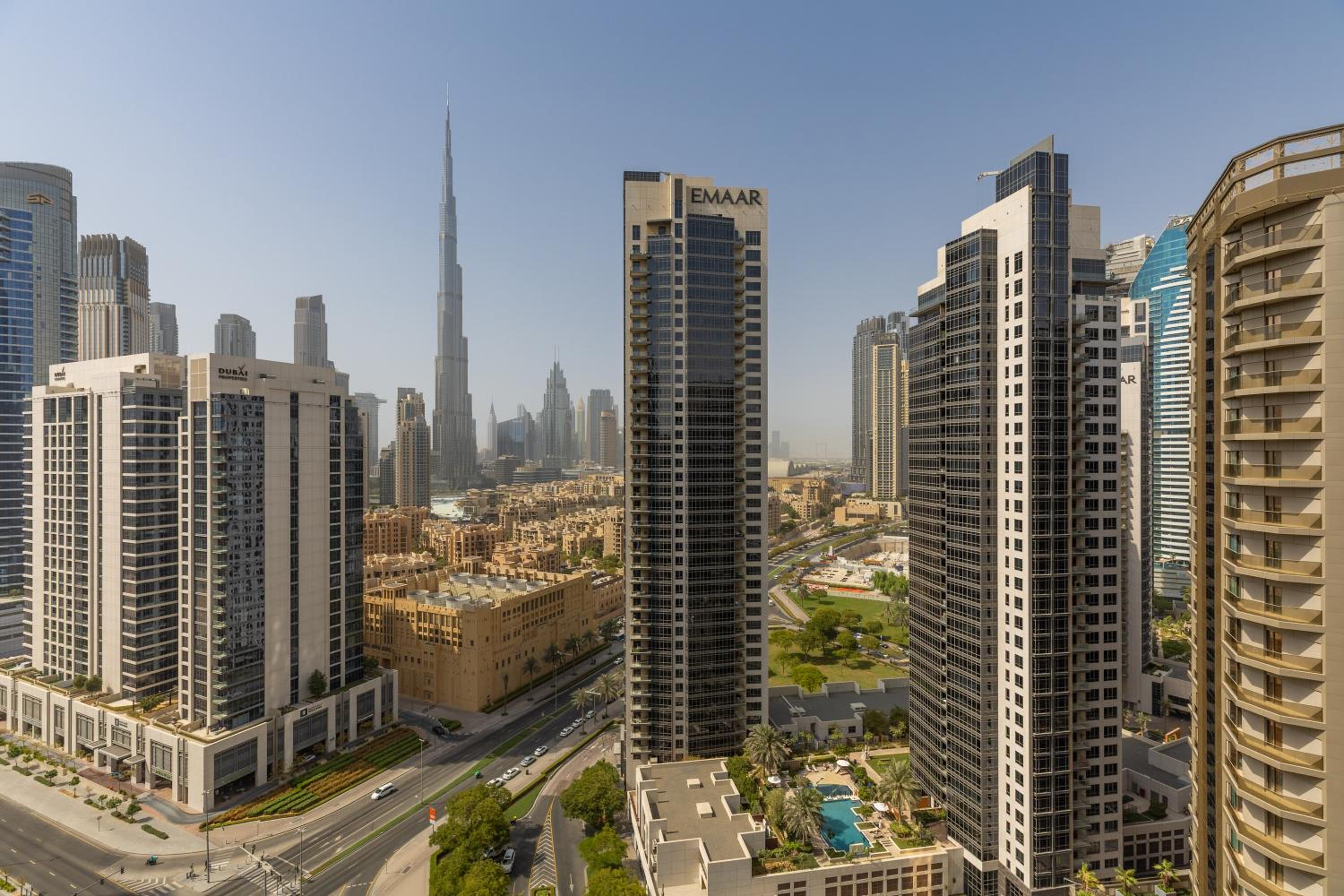 Maison Privee - Sky-High Panoramic Apt with Iconic Burj Khalifa Vws