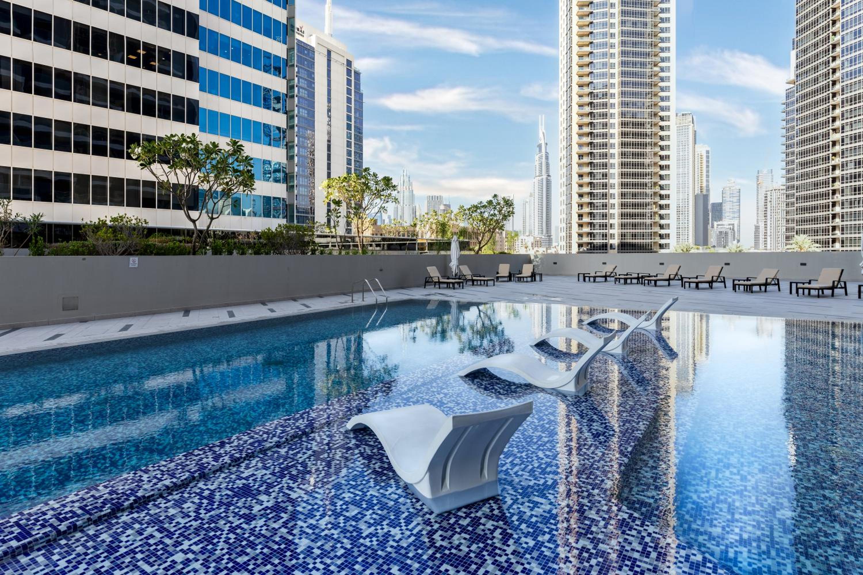 Maison Privee - Sky-High Panoramic Apt with Iconic Burj Khalifa Vws
