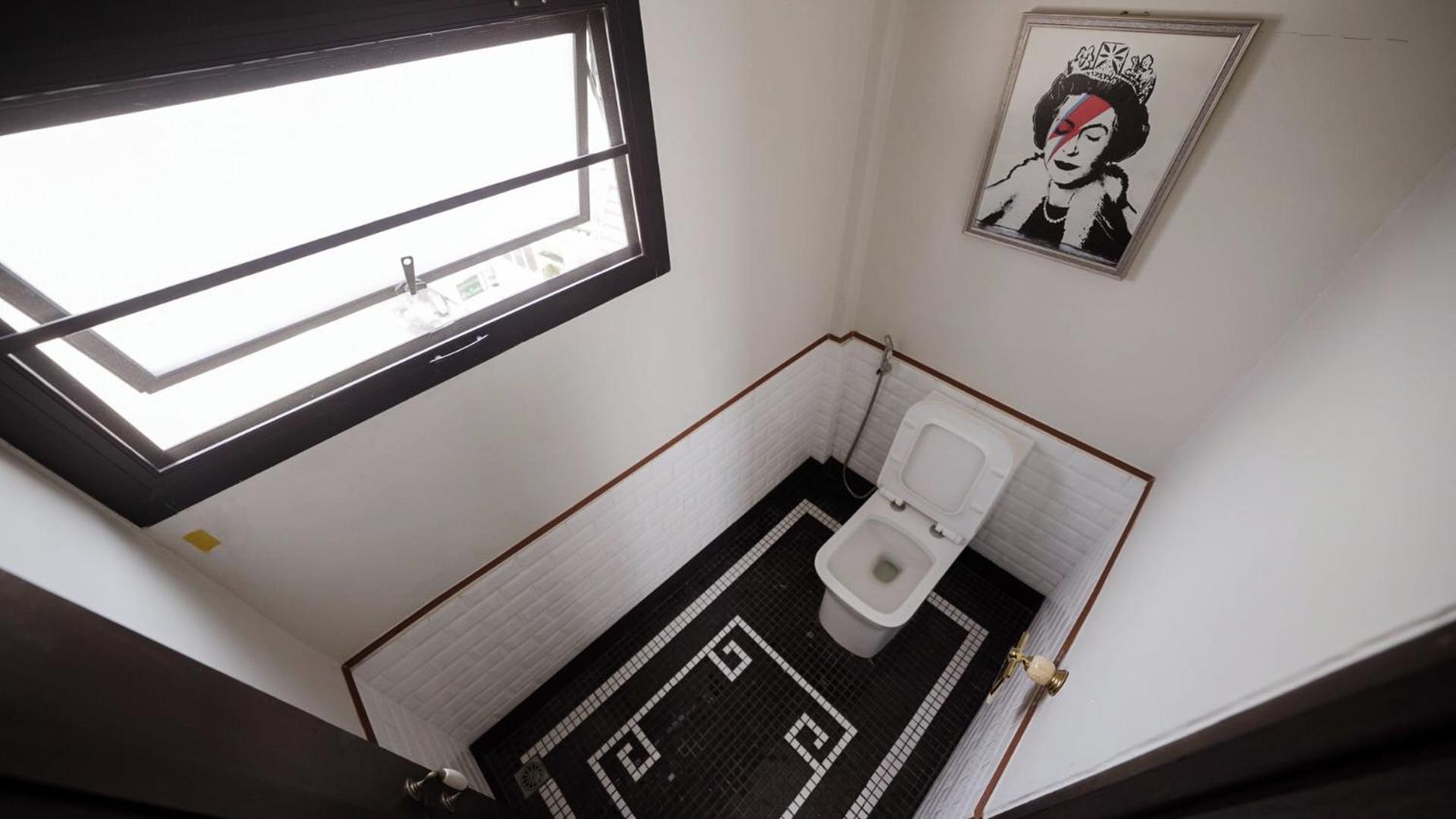 Poshtel 56