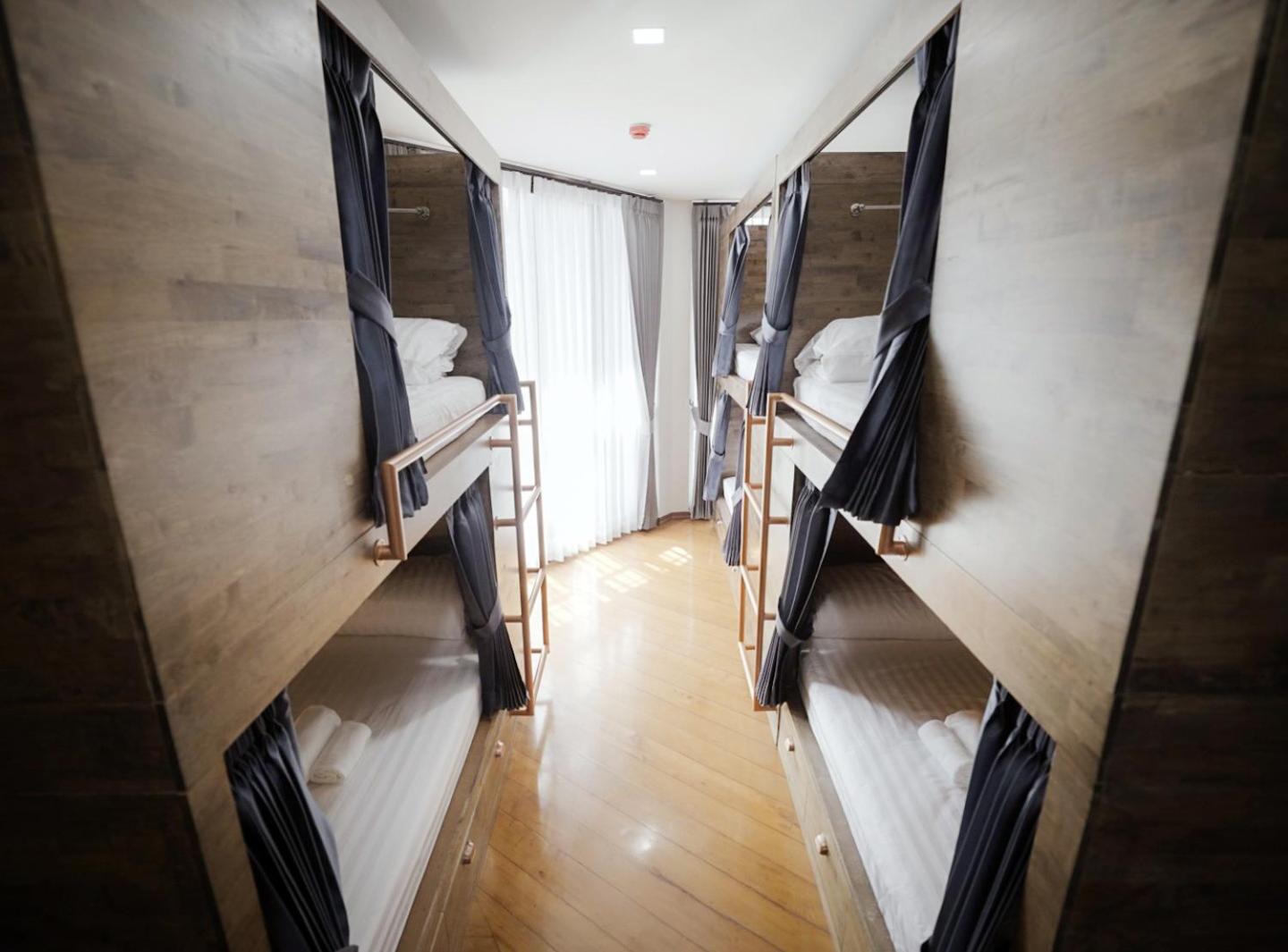 Poshtel 56