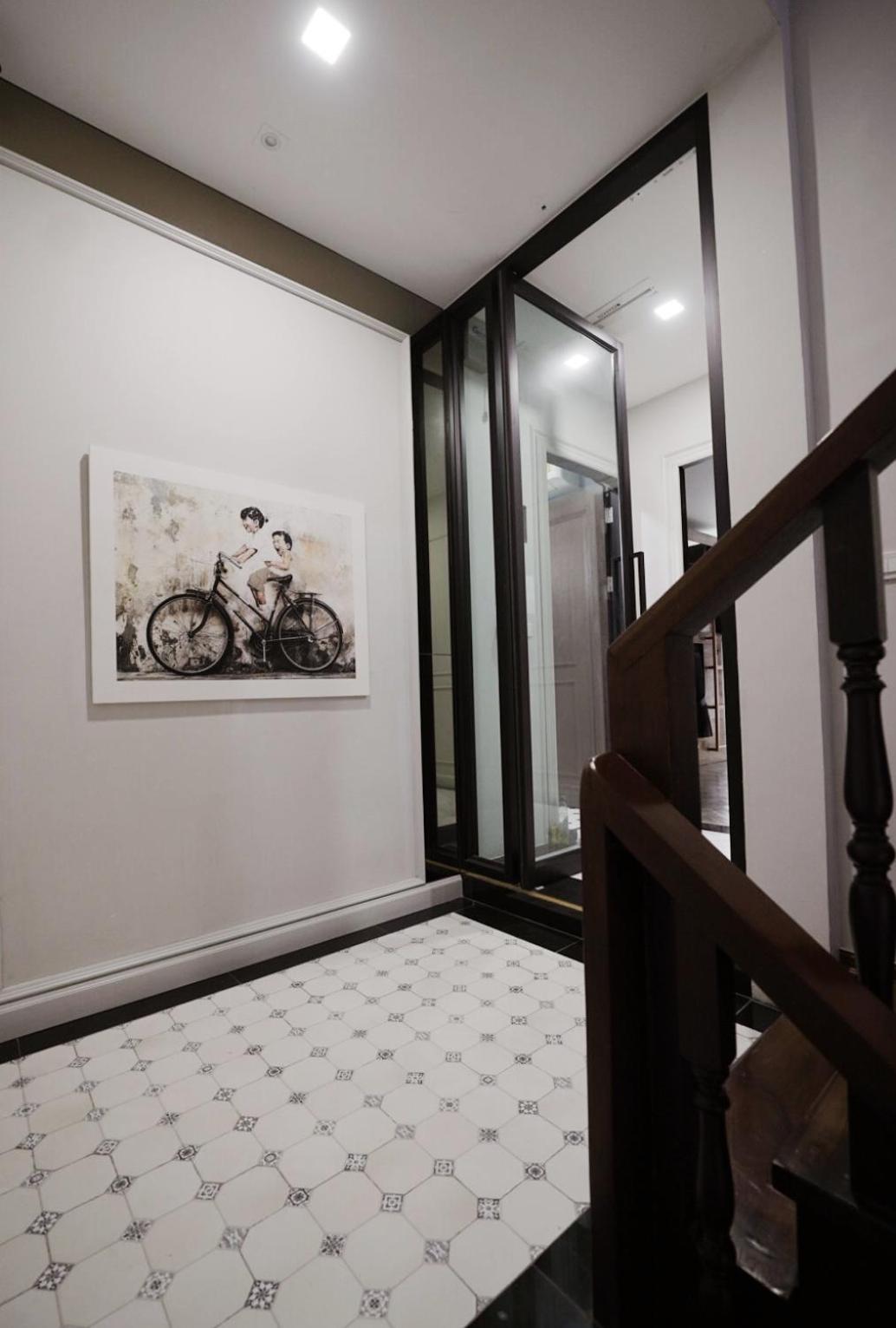 Poshtel 56