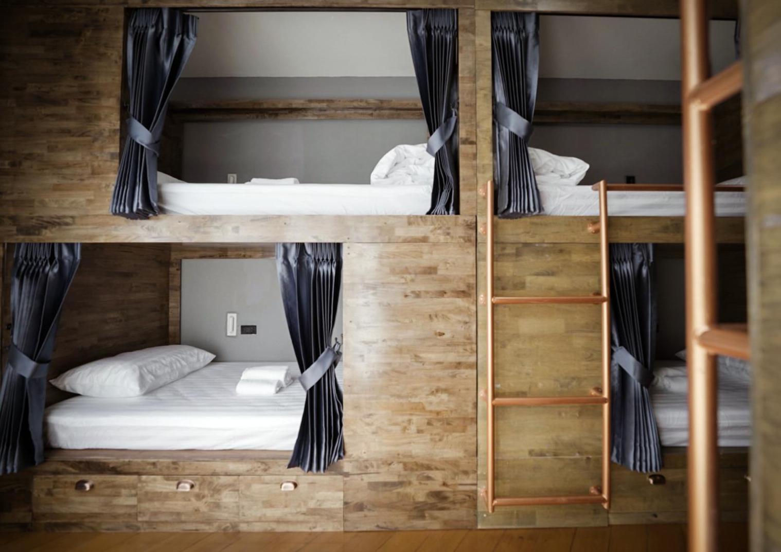 Poshtel 56