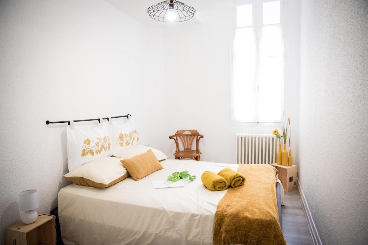 Qualys Vignoble parking, square view, close to city