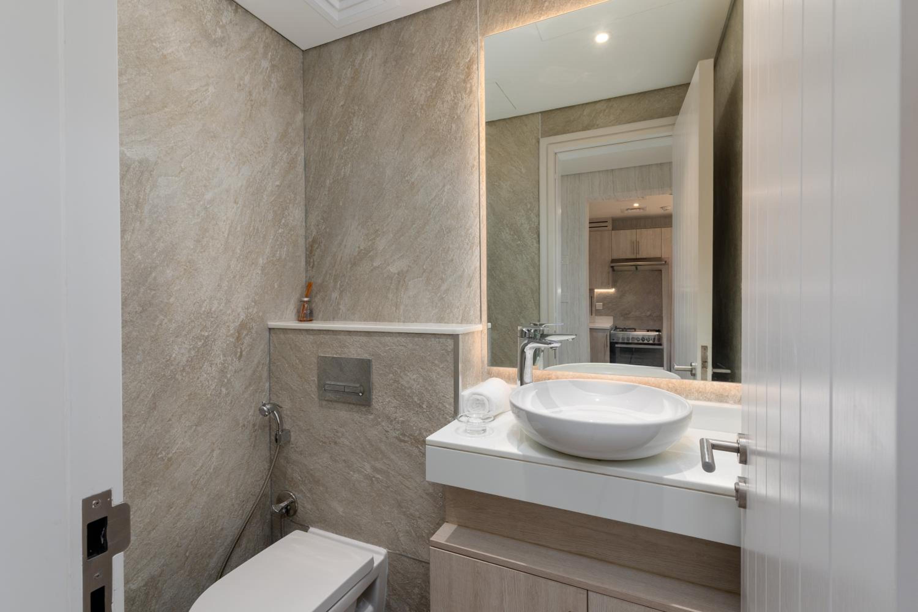 Seven Palm, Palm Jumeirah - Mint Stay