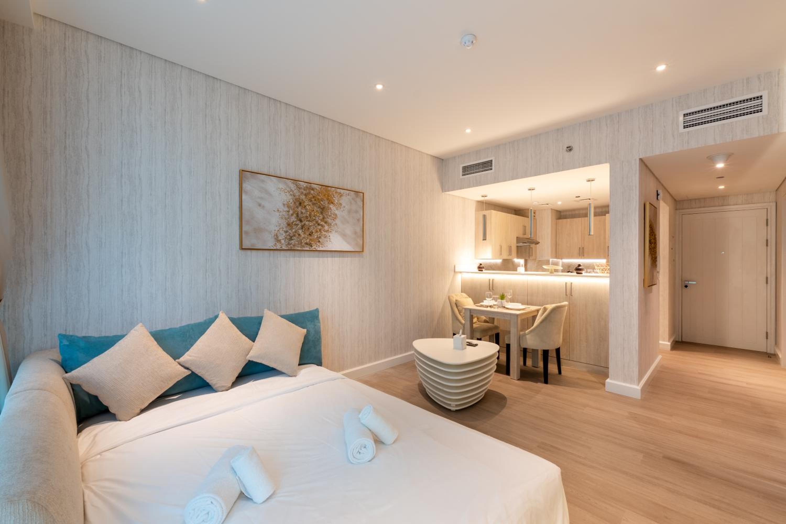 Seven Palm, Palm Jumeirah - Mint Stay