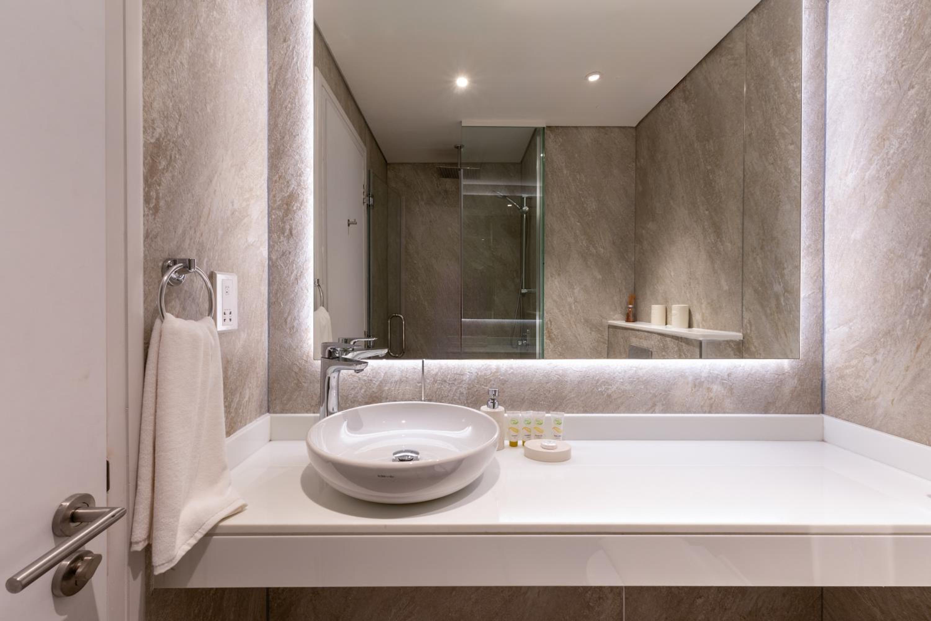Seven Palm, Palm Jumeirah - Mint Stay