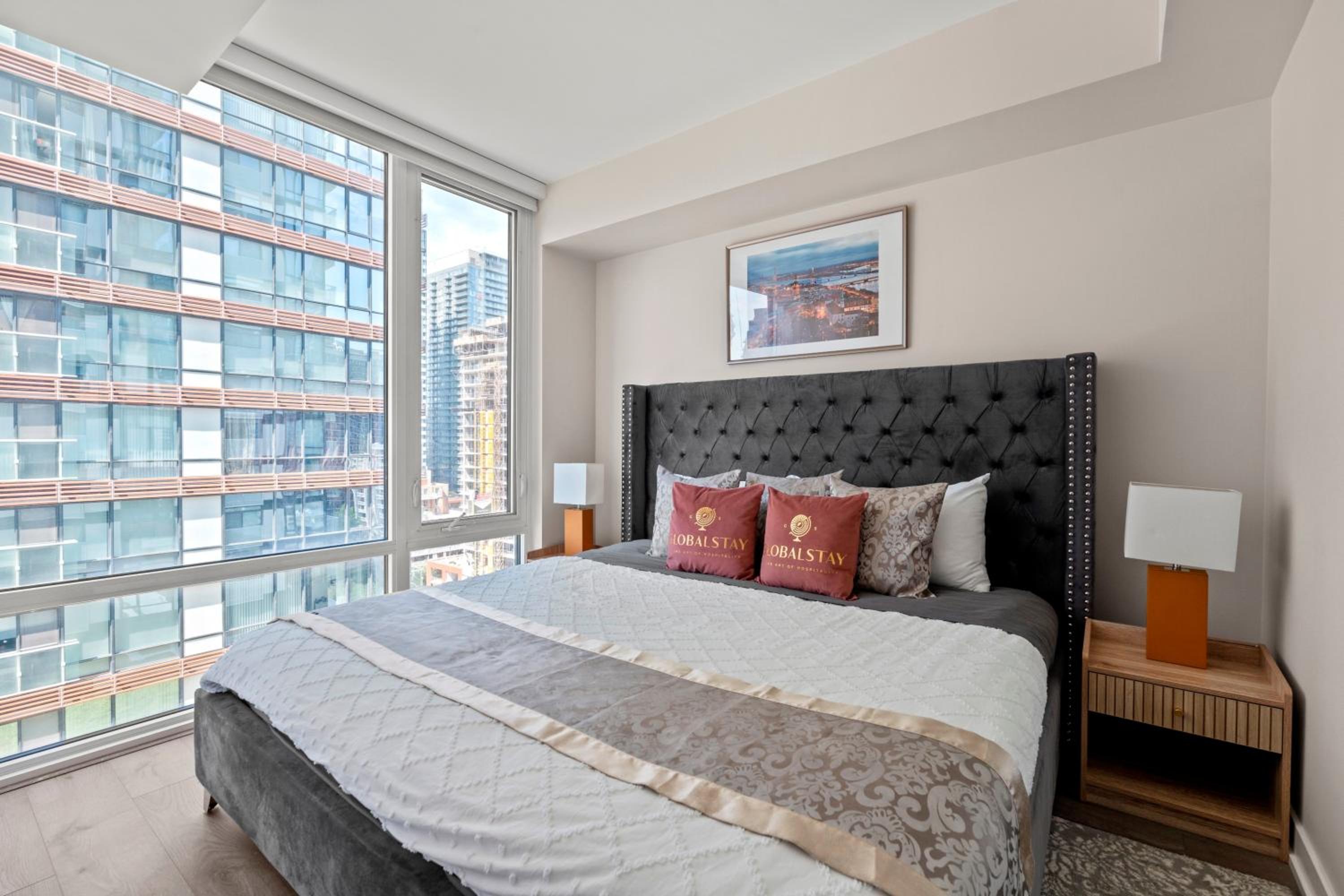 Bright 1BD & Den in Downtown Toronto