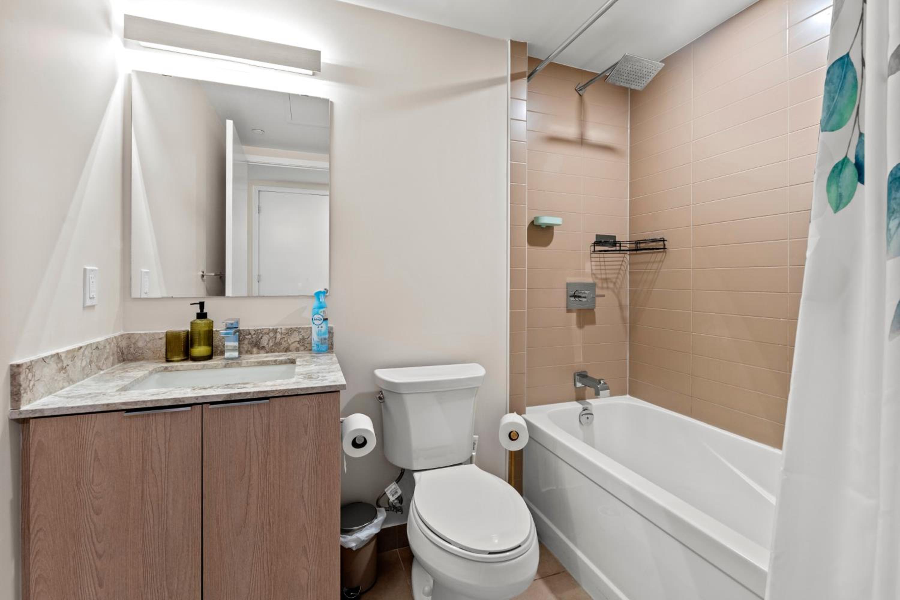 Bright 1BD & Den in Downtown Toronto