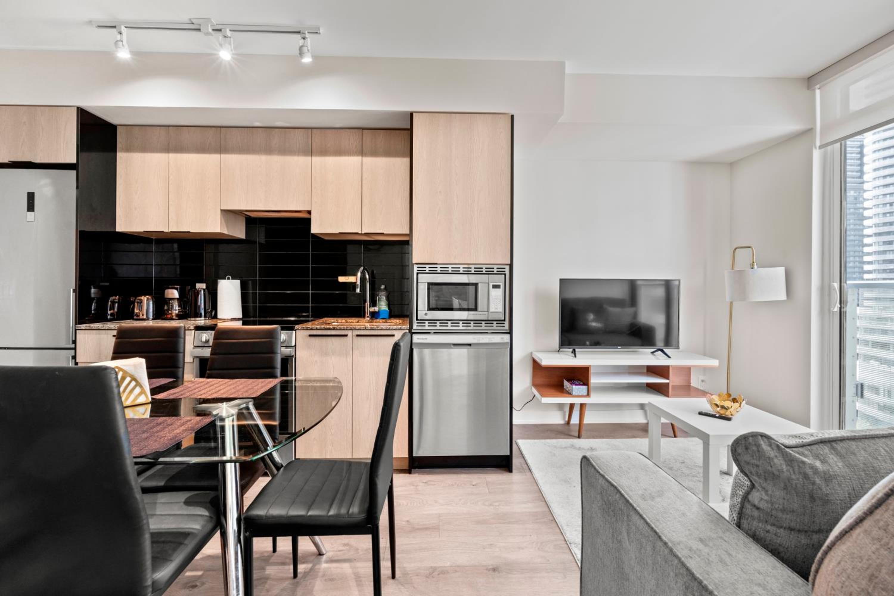 Bright 1BD & Den in Downtown Toronto