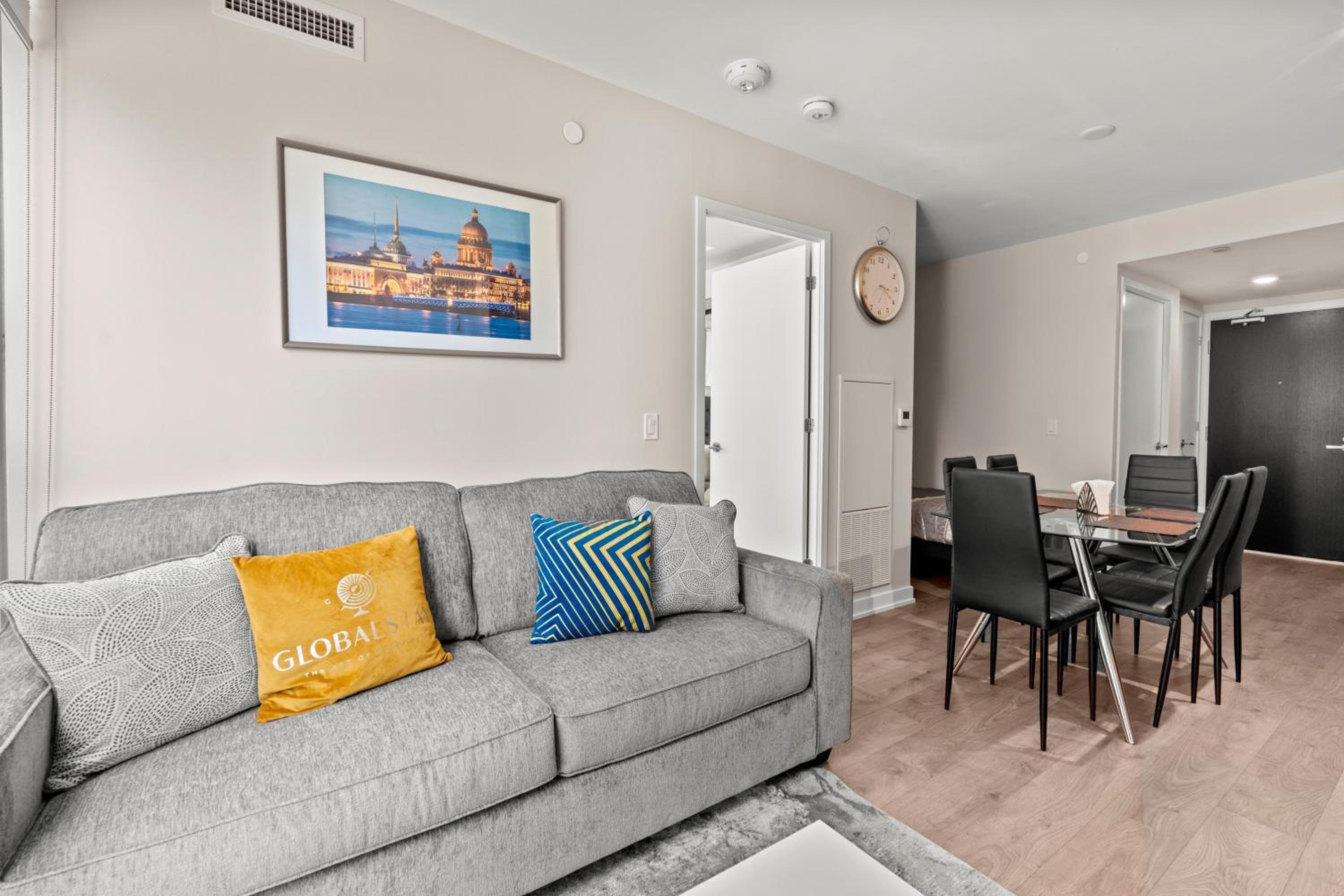 Bright 1BD & Den in Downtown Toronto