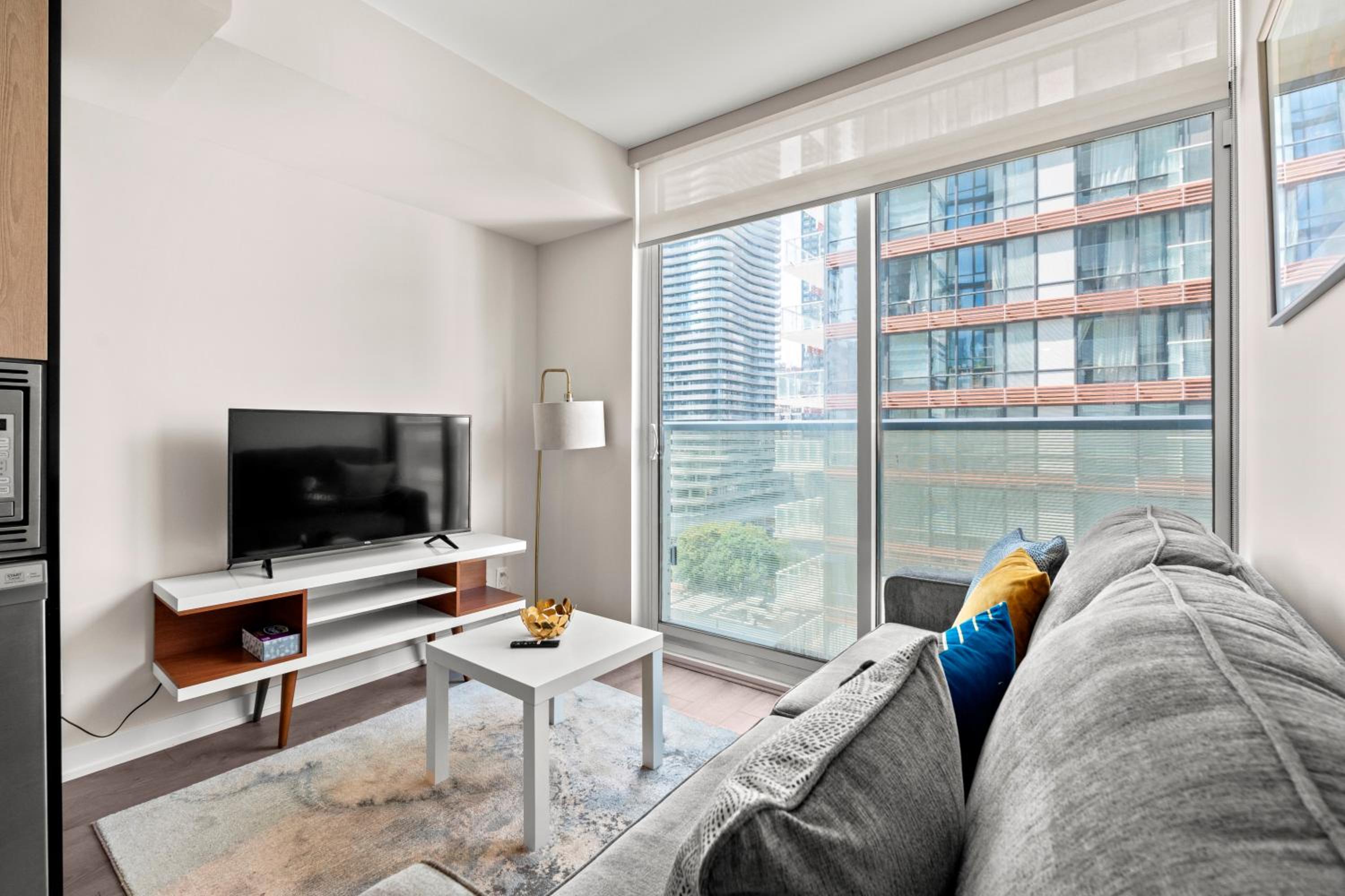 Bright 1BD & Den in Downtown Toronto